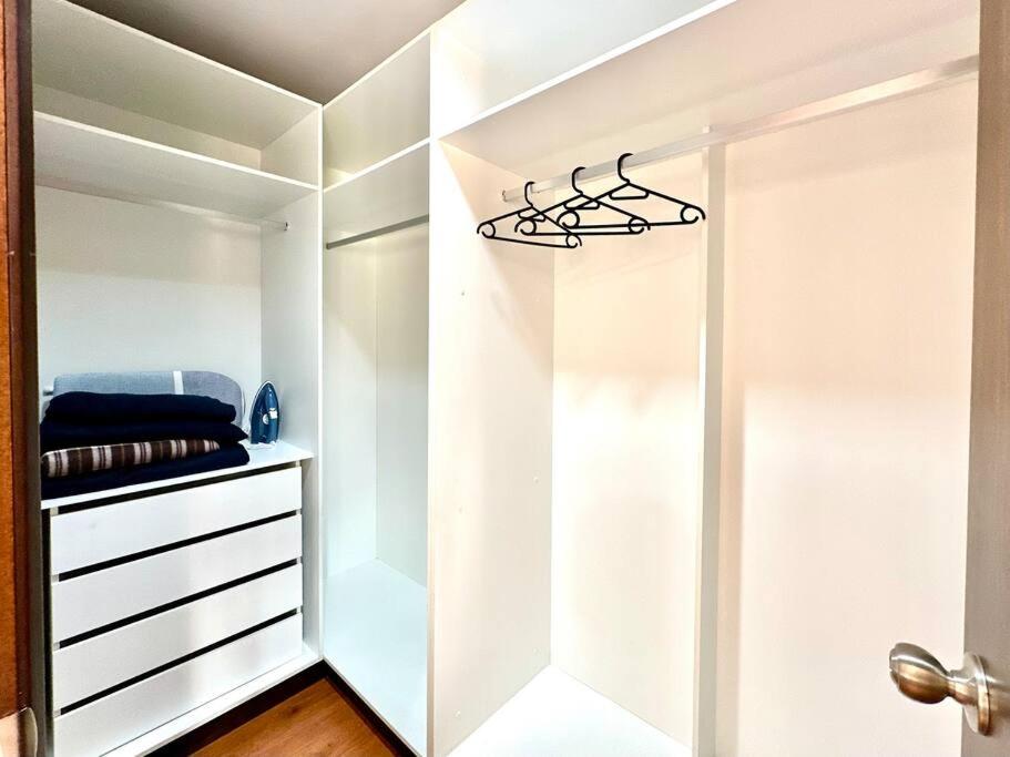 Acogedor apartamento céntrico con 3habitaciones con baño, terraza y 2estacionamientos