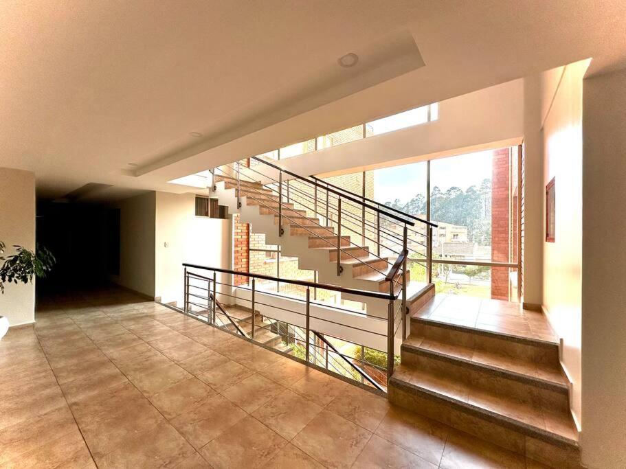 Acogedor apartamento céntrico con 3habitaciones con baño, terraza y 2estacionamientos