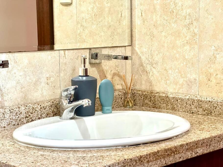 Acogedor apartamento céntrico con 3habitaciones con baño, terraza y 2estacionamientos