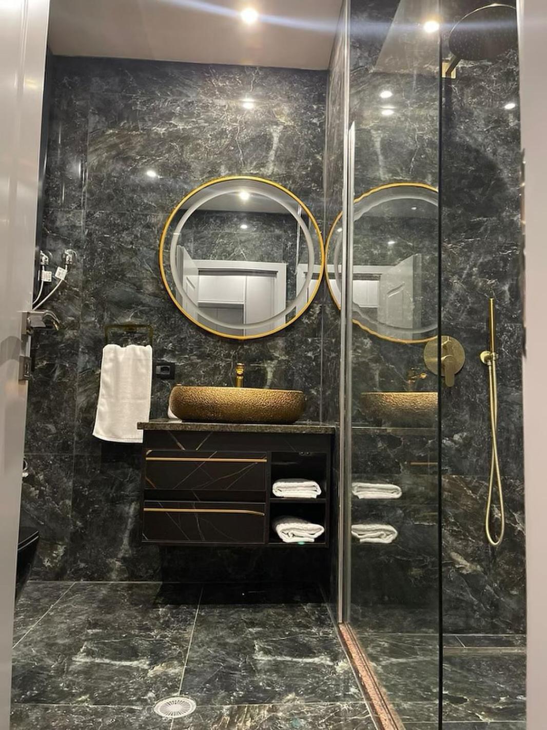 Luxury Suite21