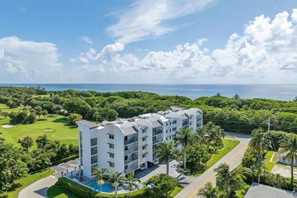 Designer 2 by2 with balcony by the beach view 5