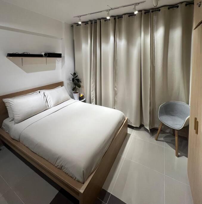 Chic & Cozy Apartment Near BGC with Home Theater Setup view 2