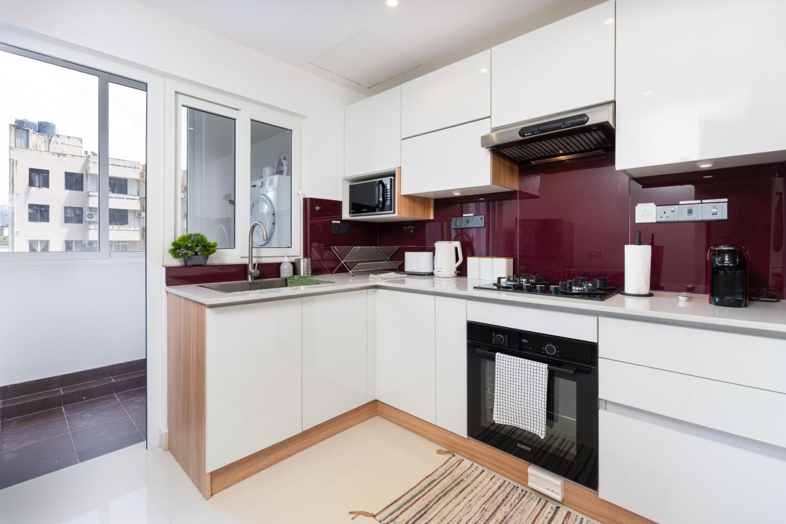 Pendennis Fern - 4-Bedroom Luxury Retreat with Rooftop Pool in Central Colombo view 3