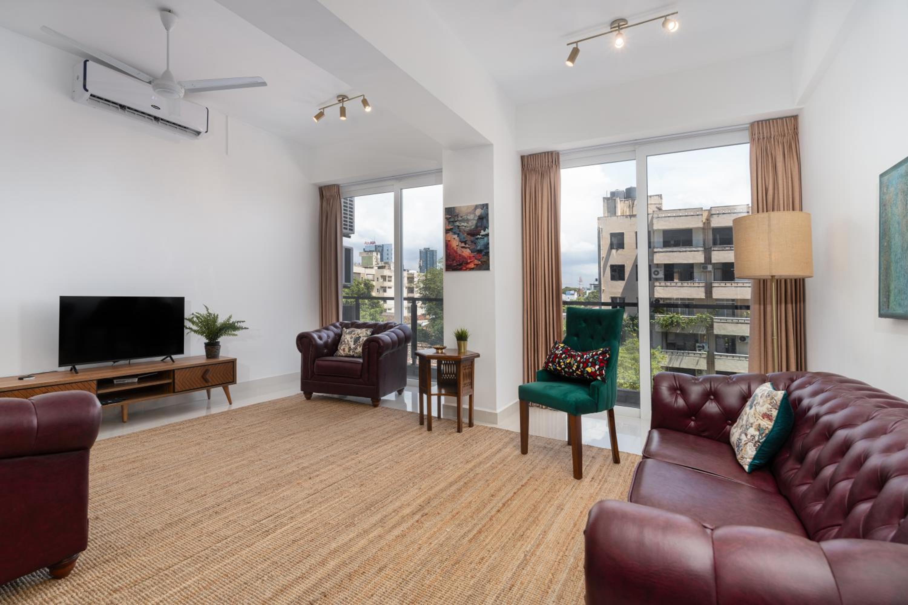 Pendennis Fern - 4-Bedroom Luxury Retreat with Rooftop Pool in Central Colombo view 5