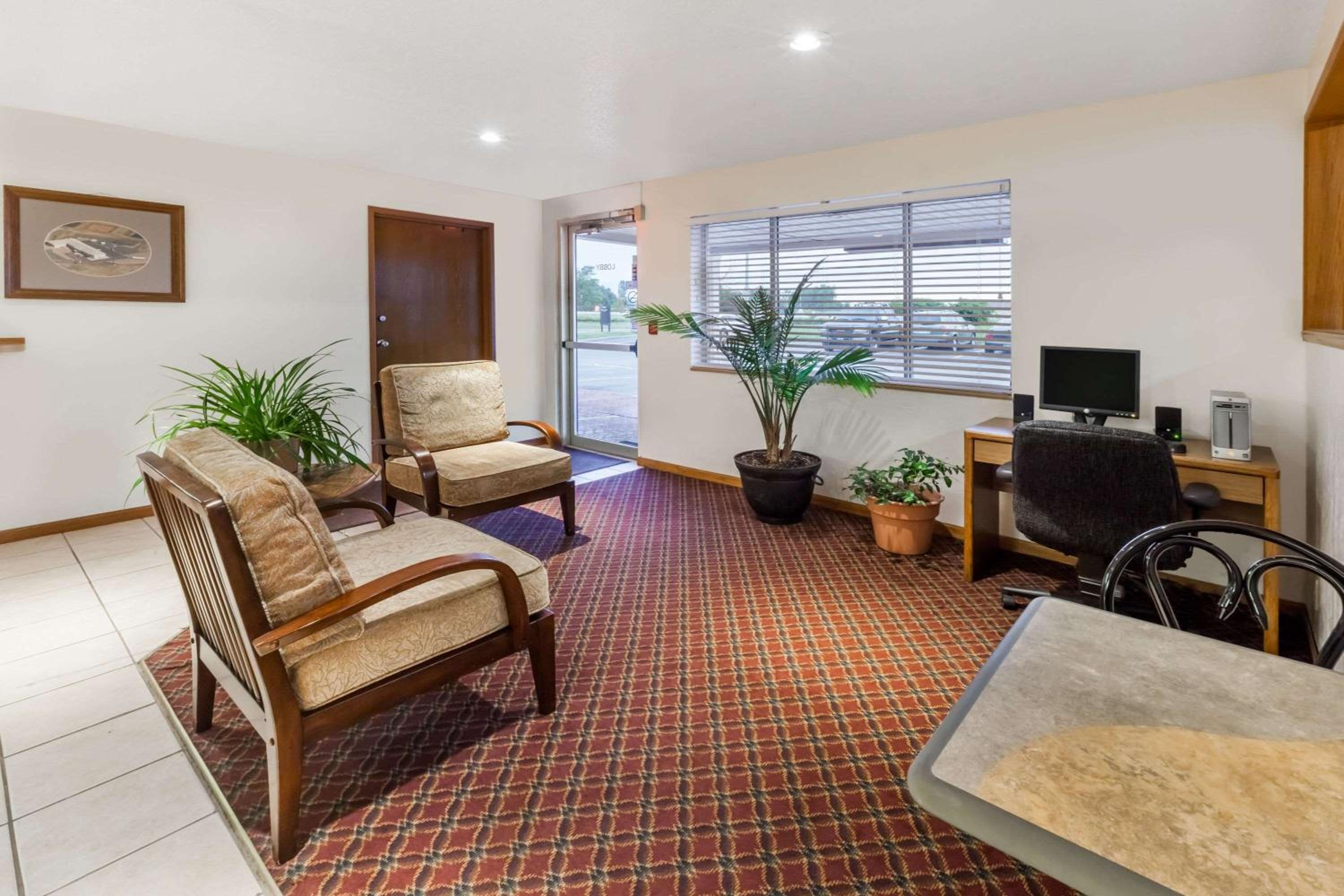 Super 8 by Wyndham Ionia MI view 3
