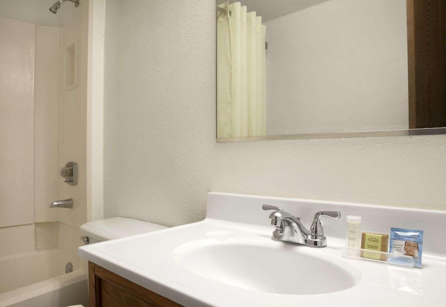 Super 8 by Wyndham Council Bluffs IA Omaha NE Area
