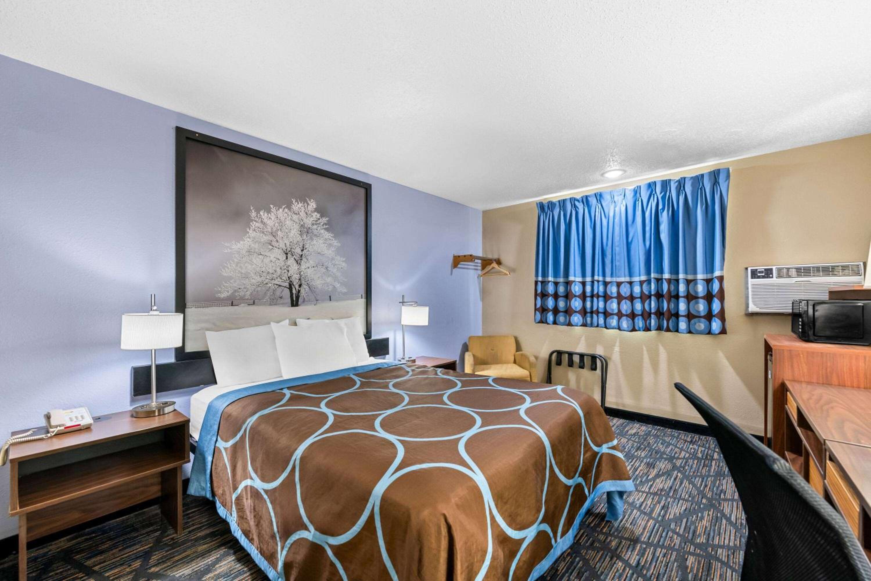 Super 8 by Wyndham Council Bluffs IA Omaha NE Area