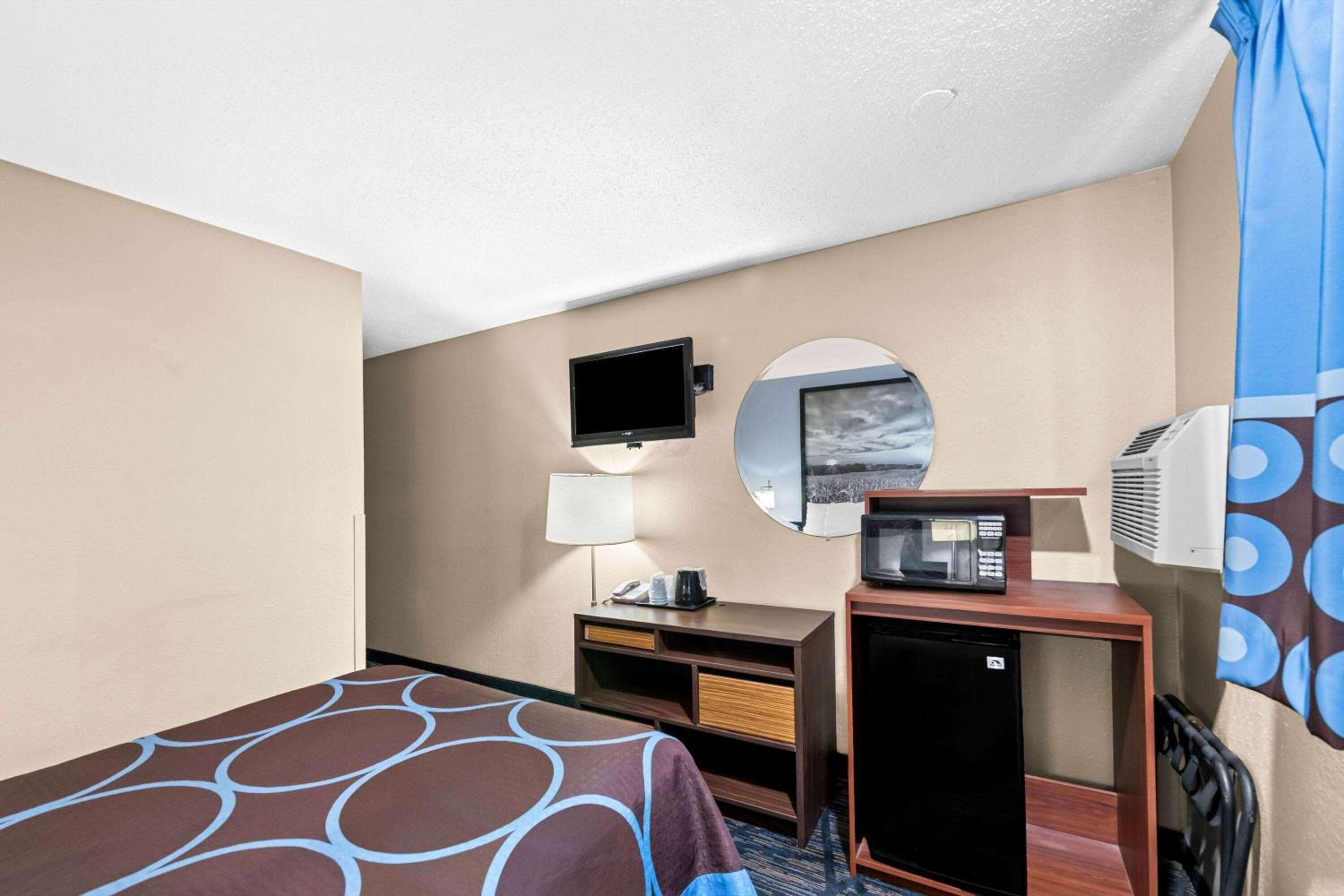 Super 8 by Wyndham Council Bluffs IA Omaha NE Area