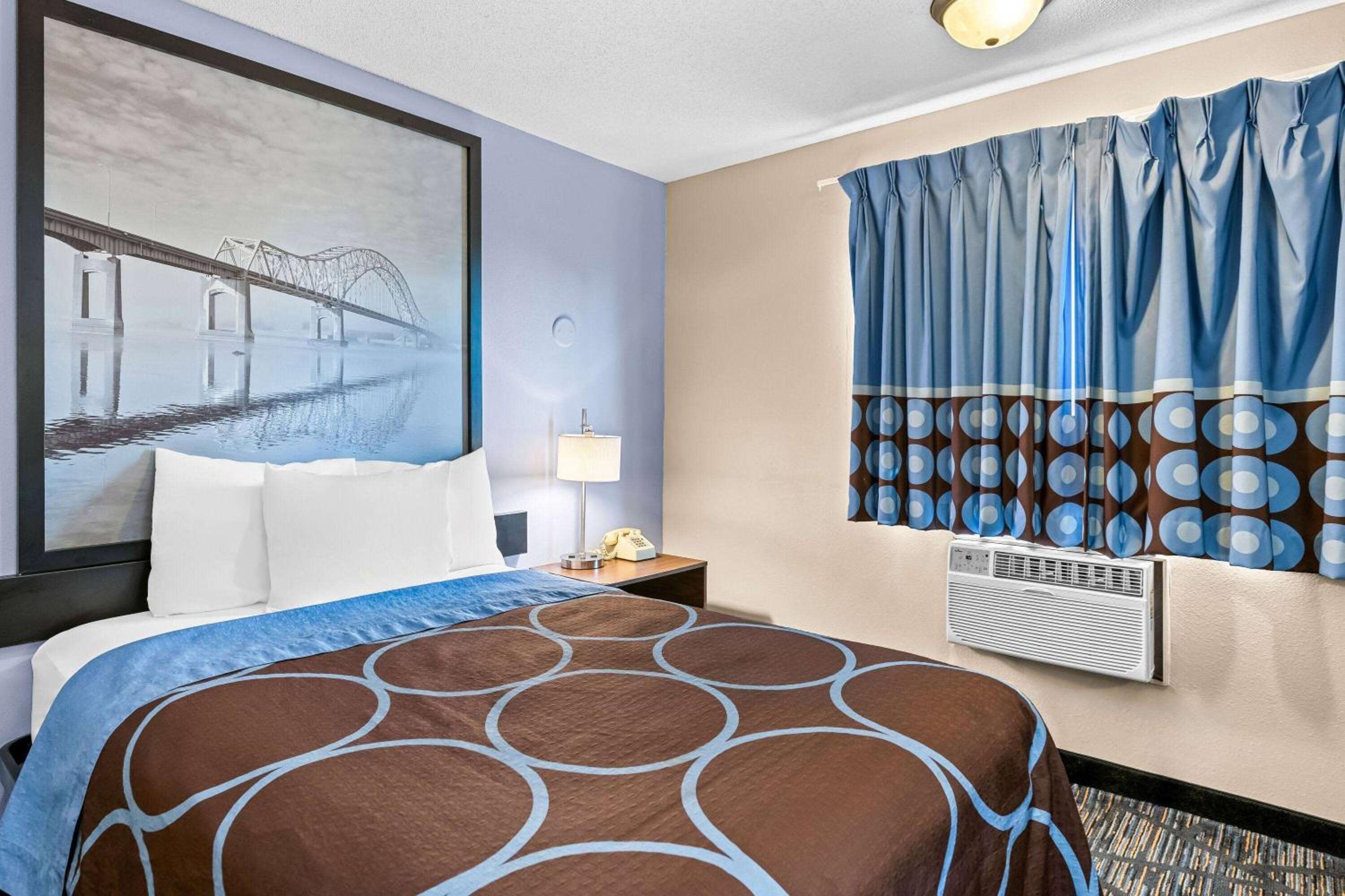Super 8 by Wyndham Council Bluffs IA Omaha NE Area