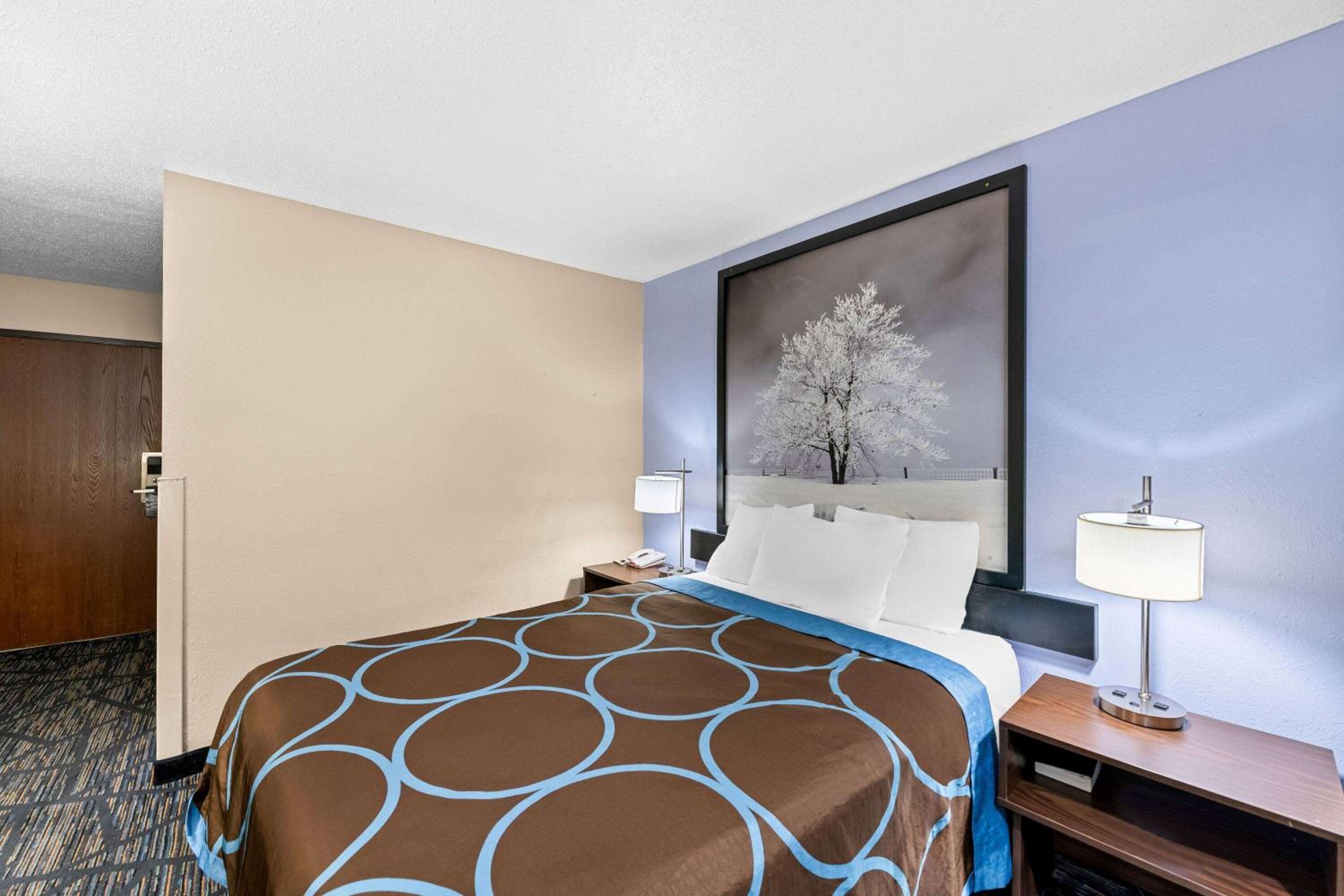 Super 8 by Wyndham Council Bluffs IA Omaha NE Area