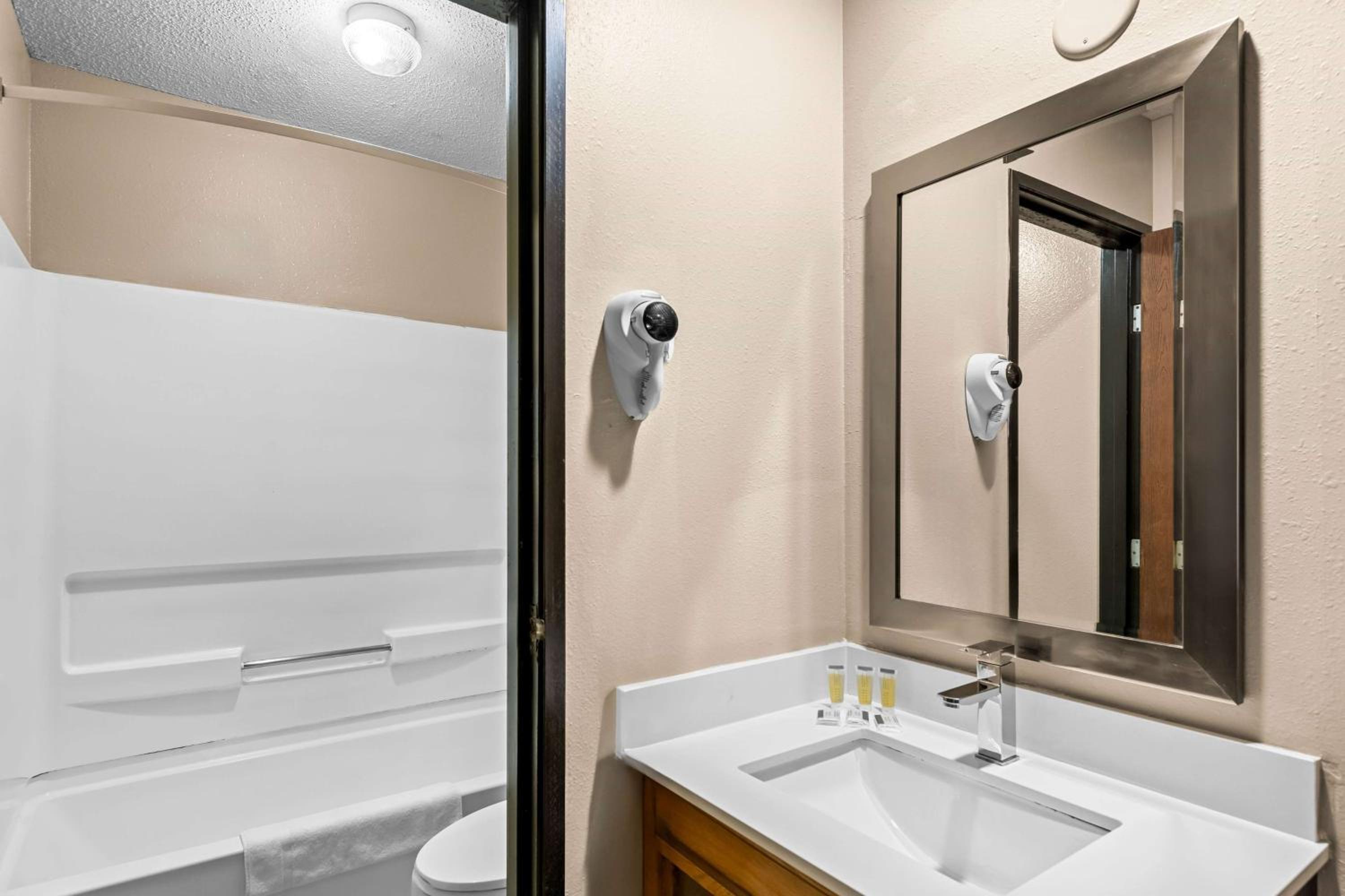 Super 8 by Wyndham Council Bluffs IA Omaha NE Area