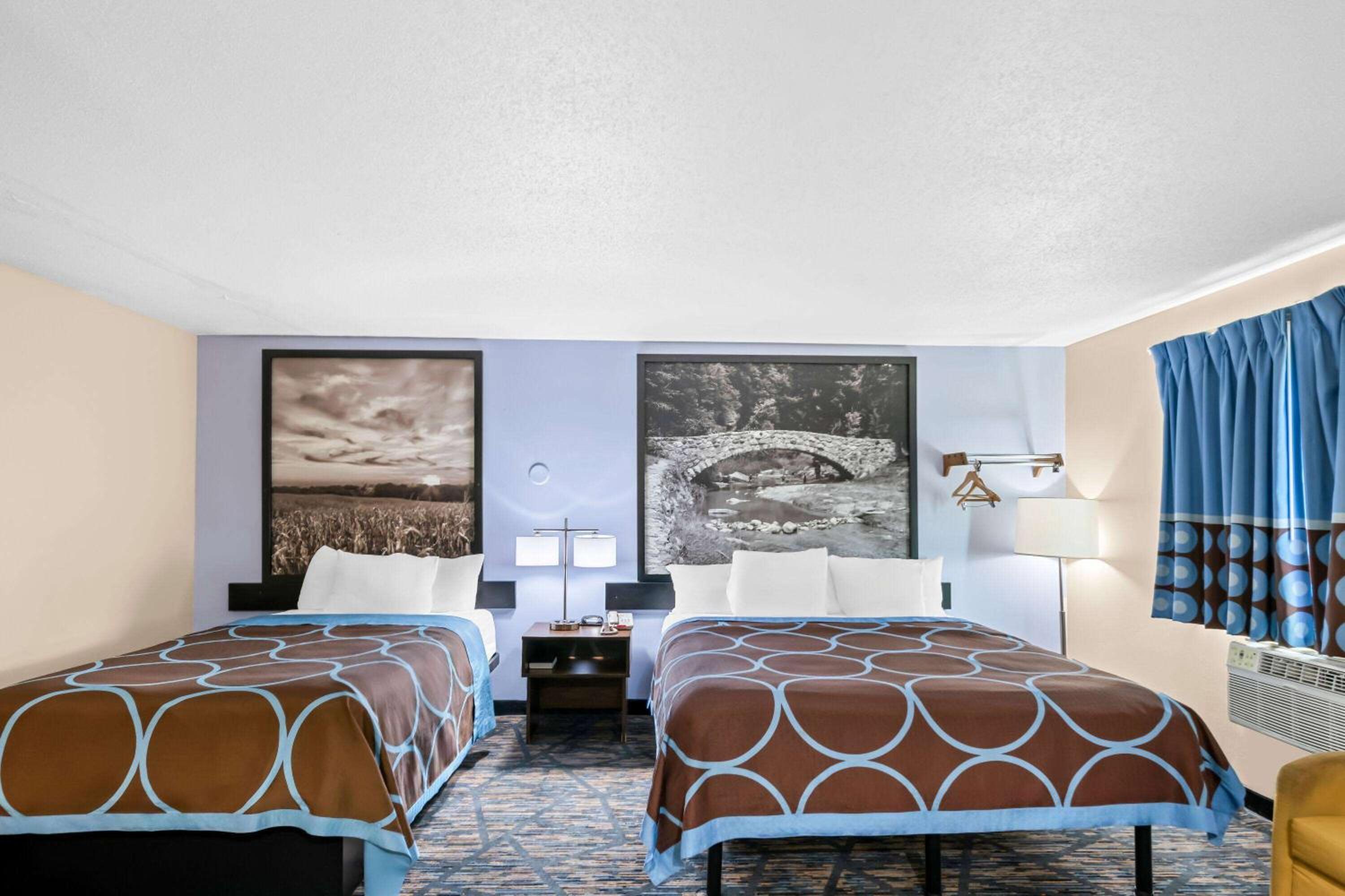 Super 8 by Wyndham Council Bluffs IA Omaha NE Area