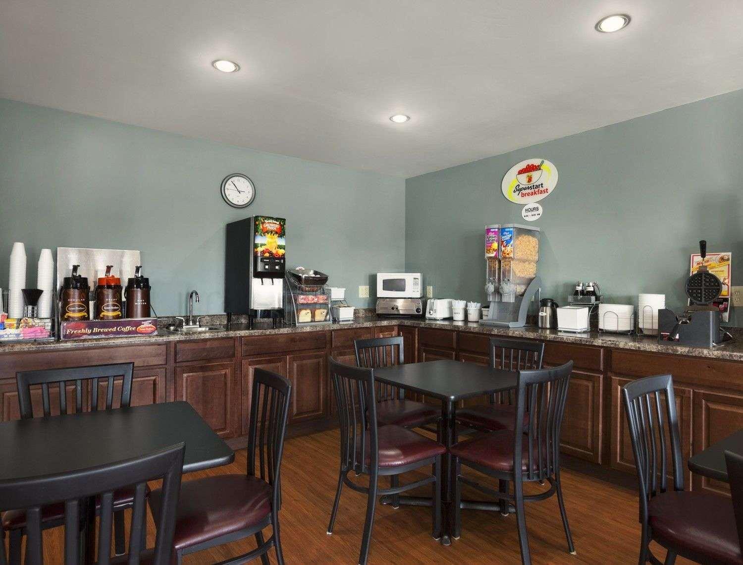 Super 8 by Wyndham Council Bluffs IA Omaha NE Area