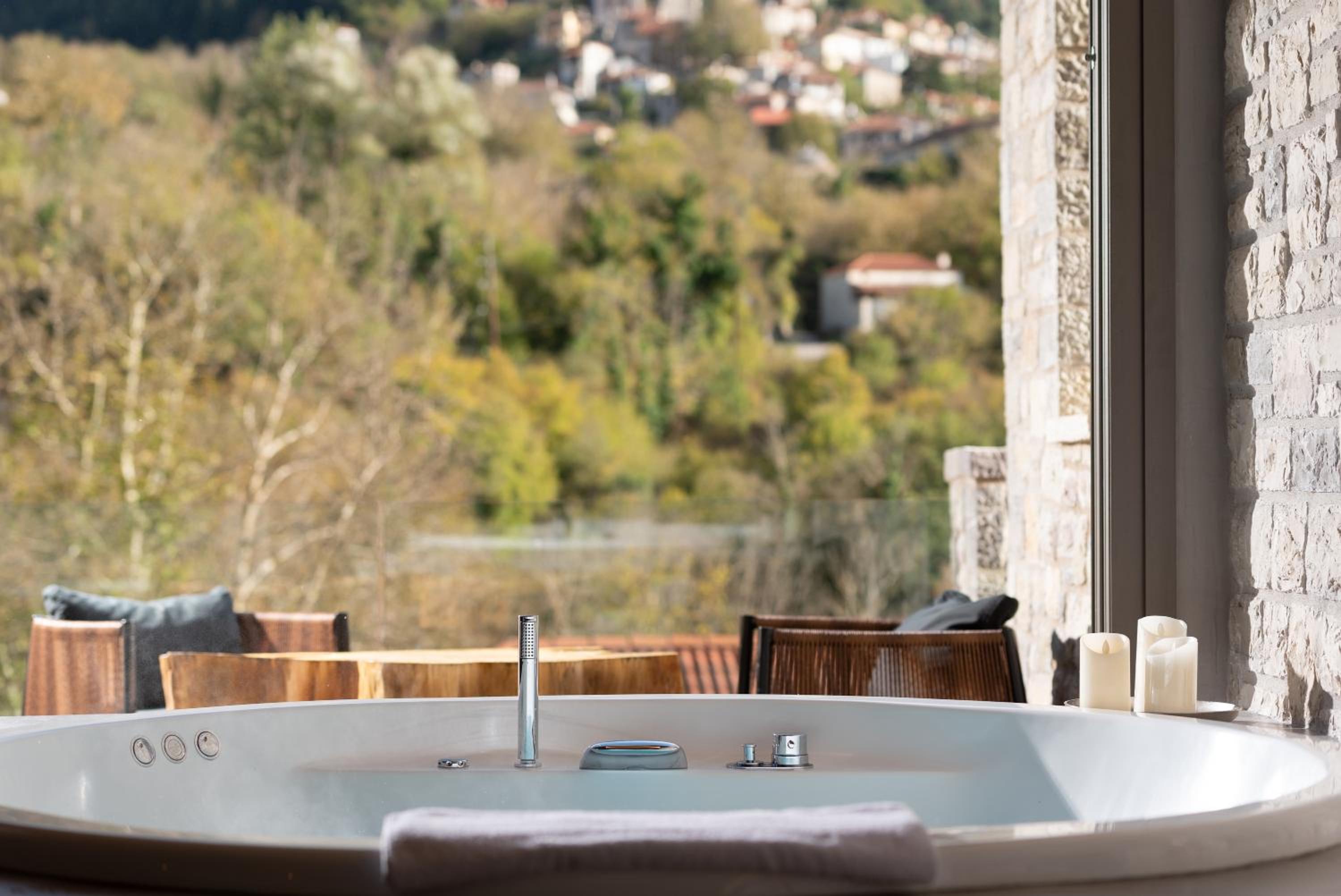 Evora Luxury Suites photo 4
