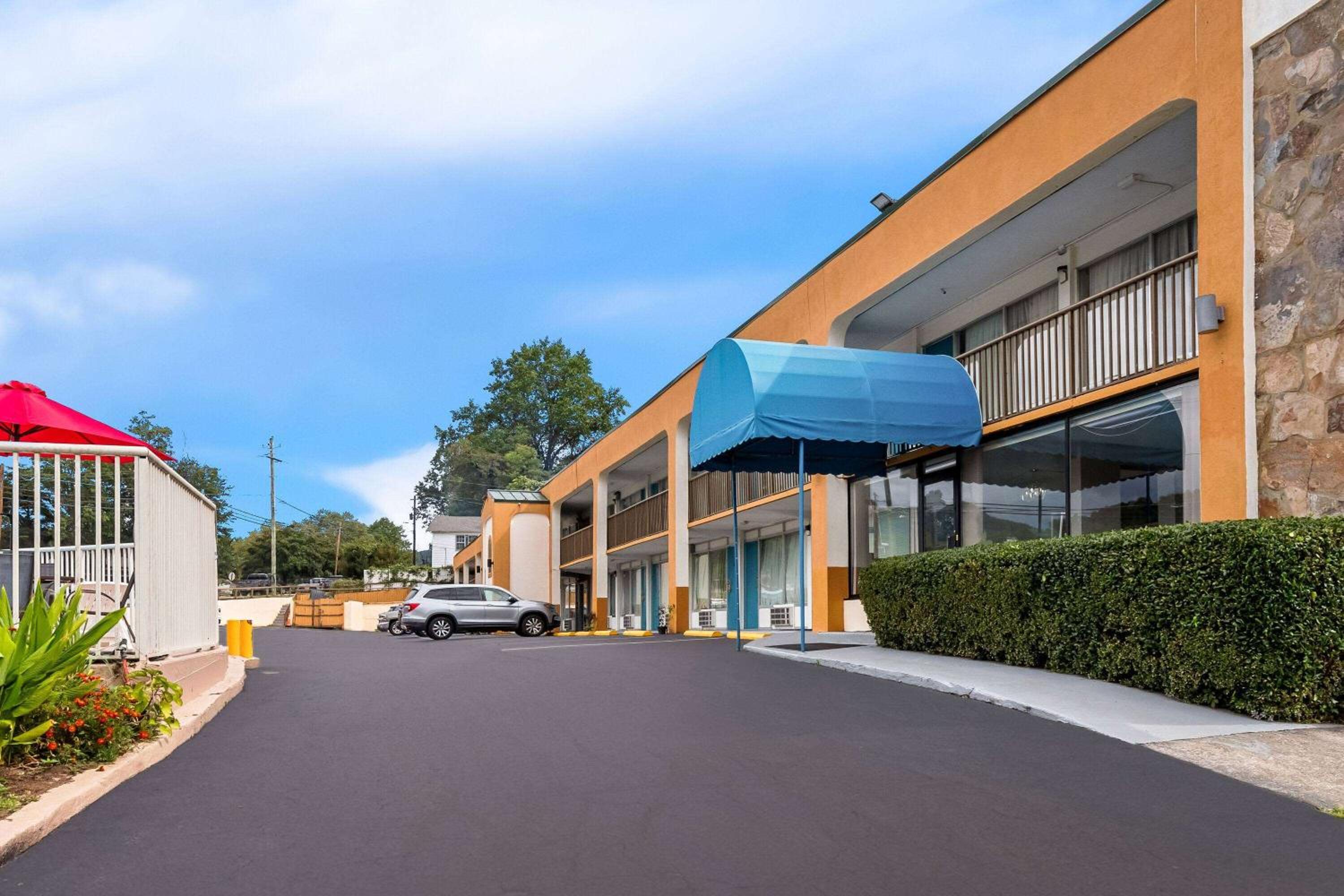 Days Inn by Wyndham Clayton view 2