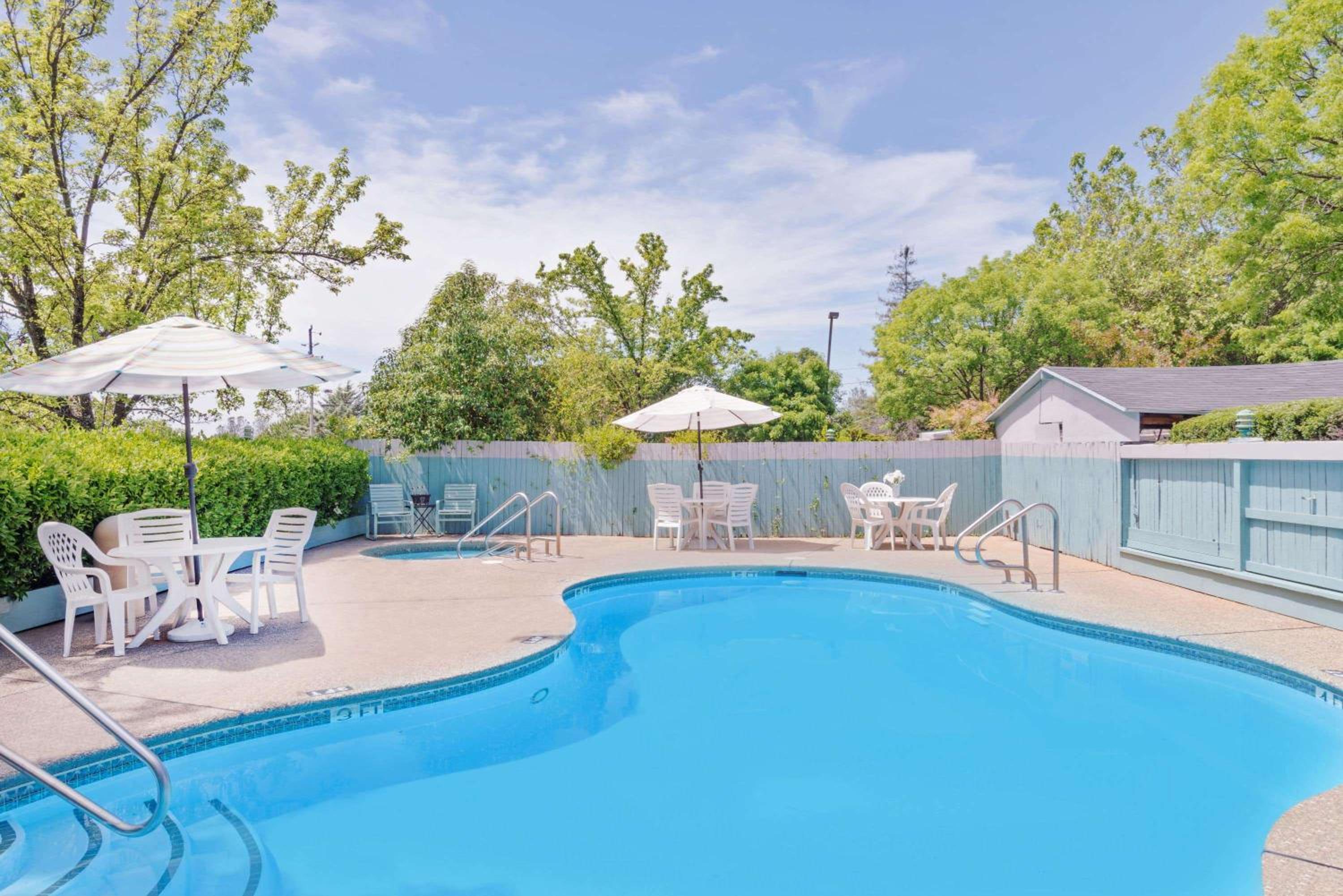 Auburn Vacations - Super 8 by Wyndham Auburn - Property Image 3