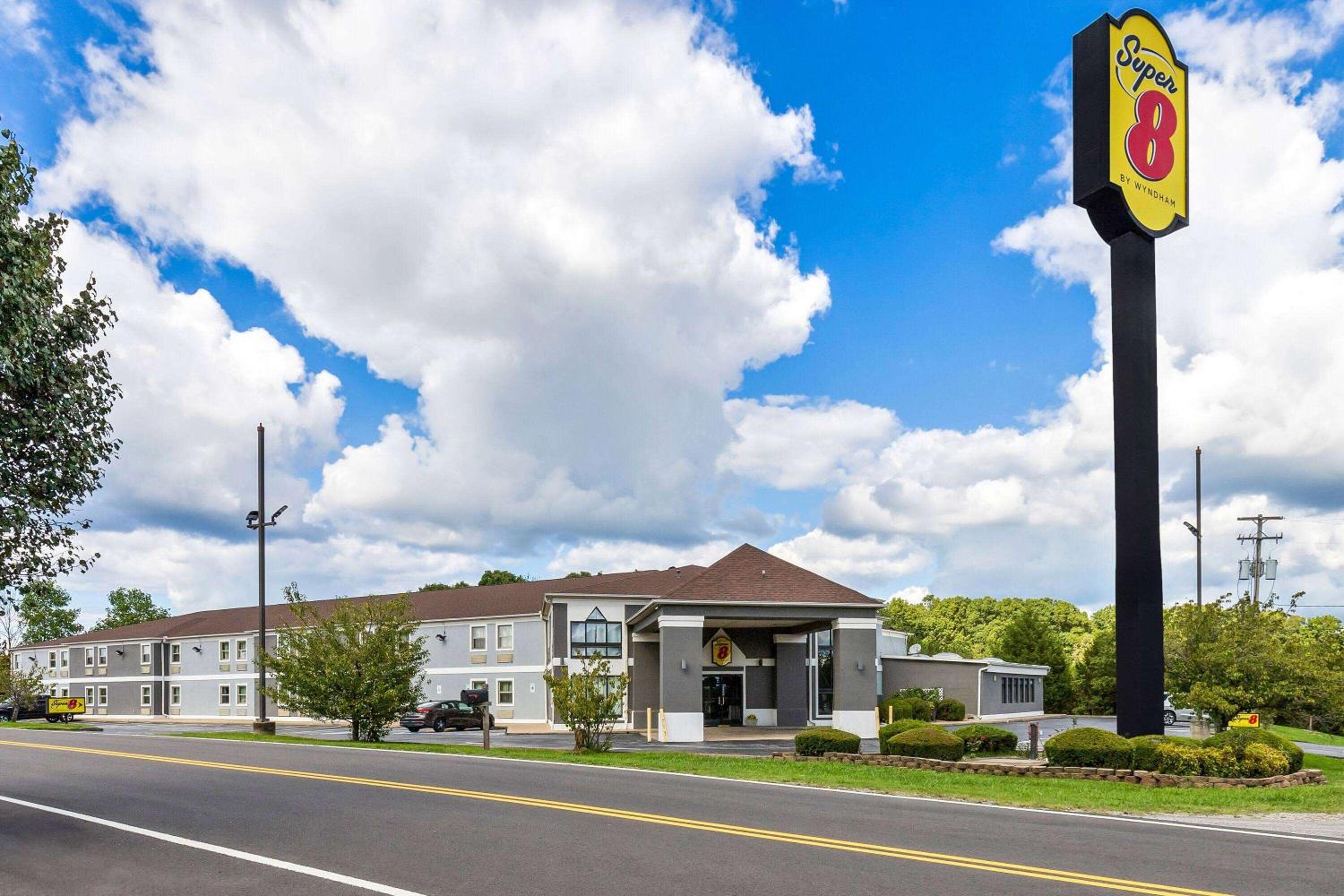 Super 8 by Wyndham Dickson view 2