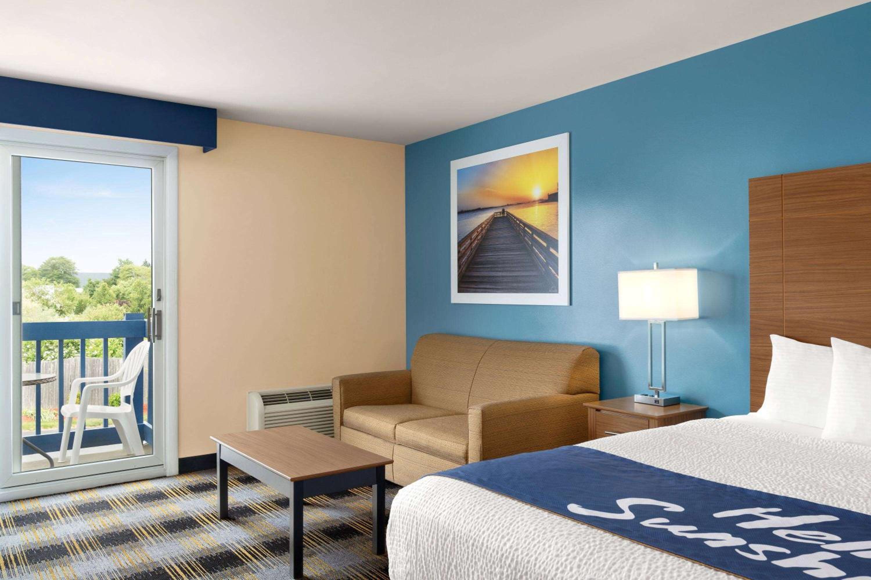 Newport Vacations - Days Inn by Wyndham Middletown/Newport Area - Property Image 5