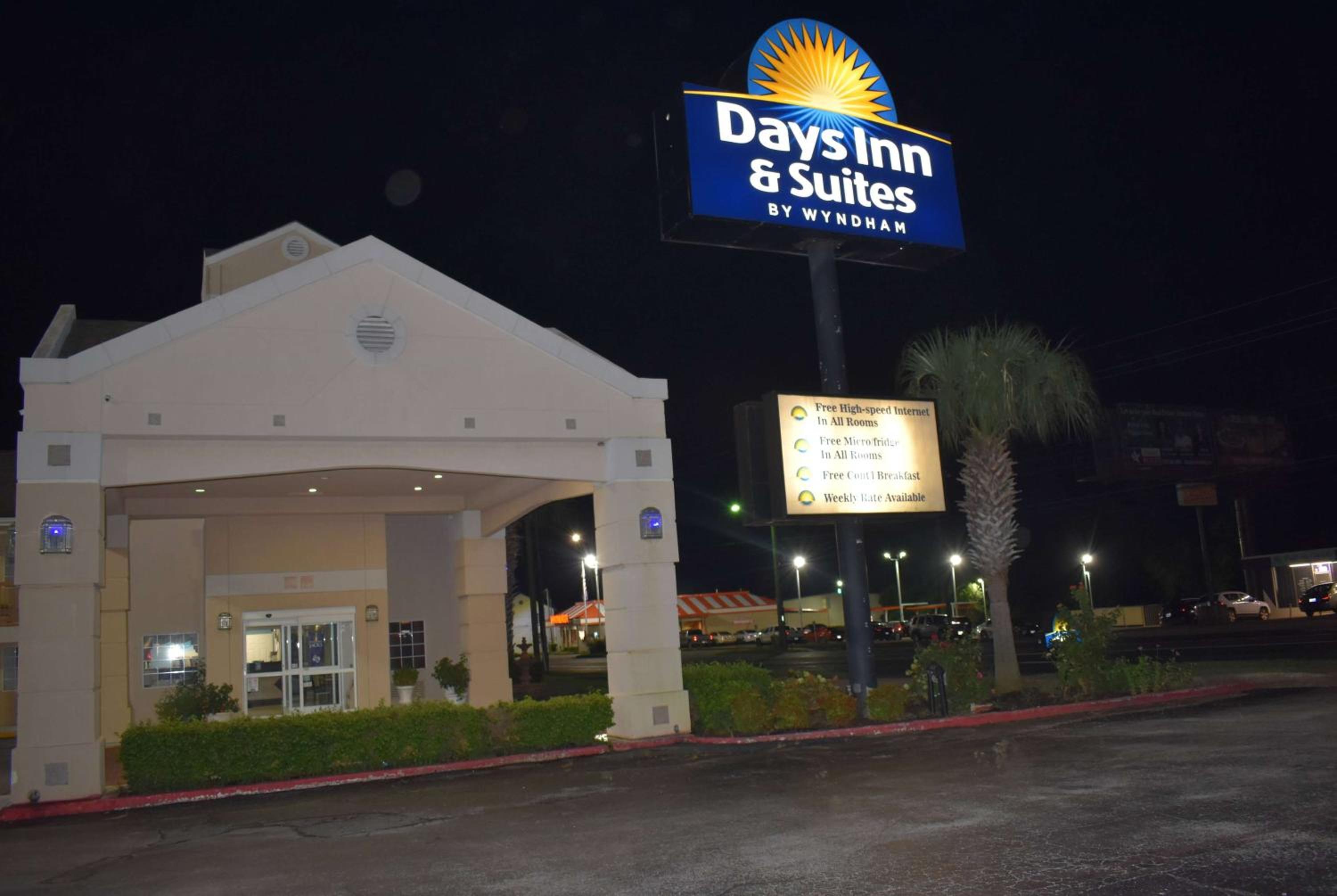 Days Inn by Wyndham Nacogdoches/SFA University/Downtown view 3