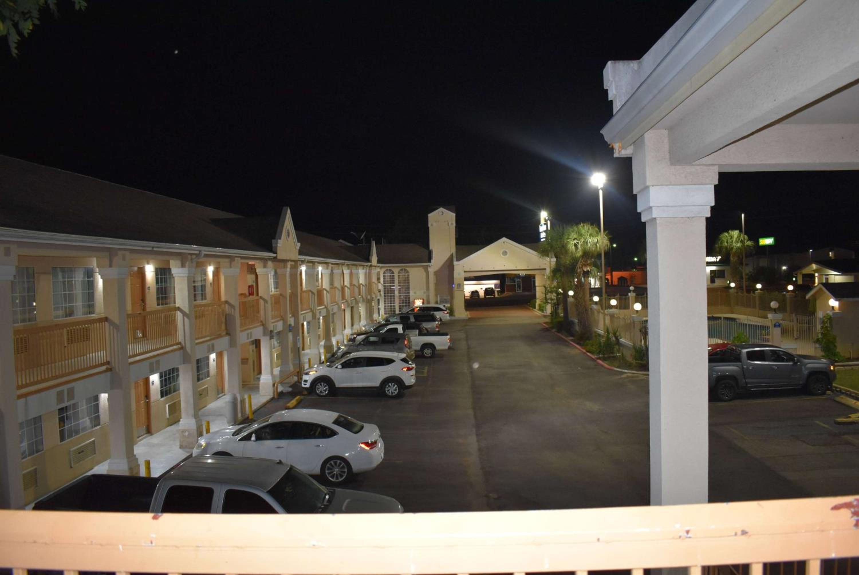 Days Inn by Wyndham Nacogdoches/SFA University/Downtown view 4