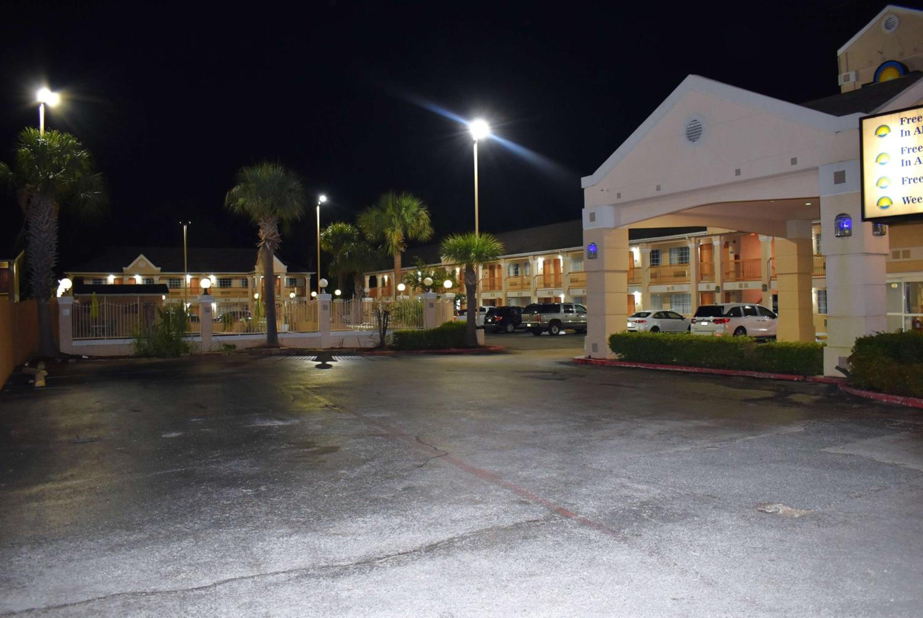 Days Inn by Wyndham Nacogdoches/SFA University/Downtown view 5