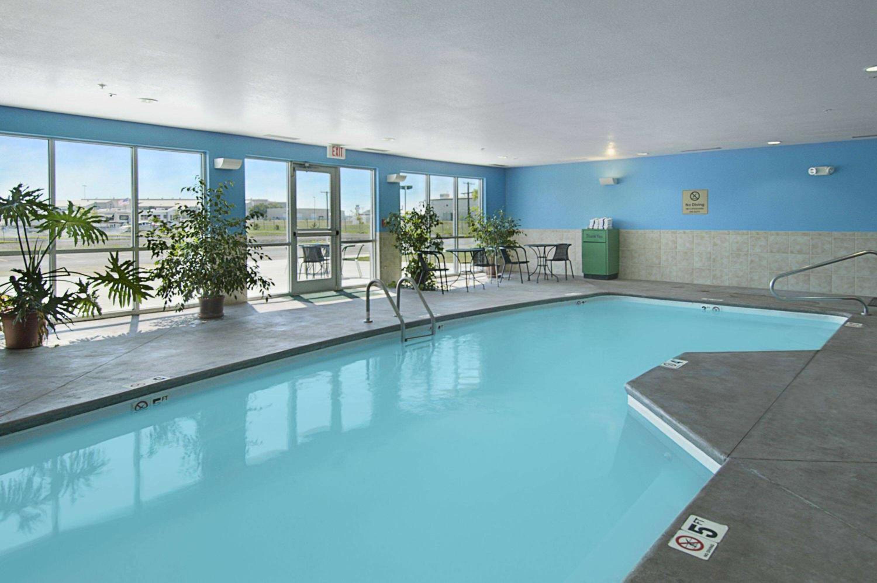 Super 8 by Wyndham Topeka at Forbes Landing view 3