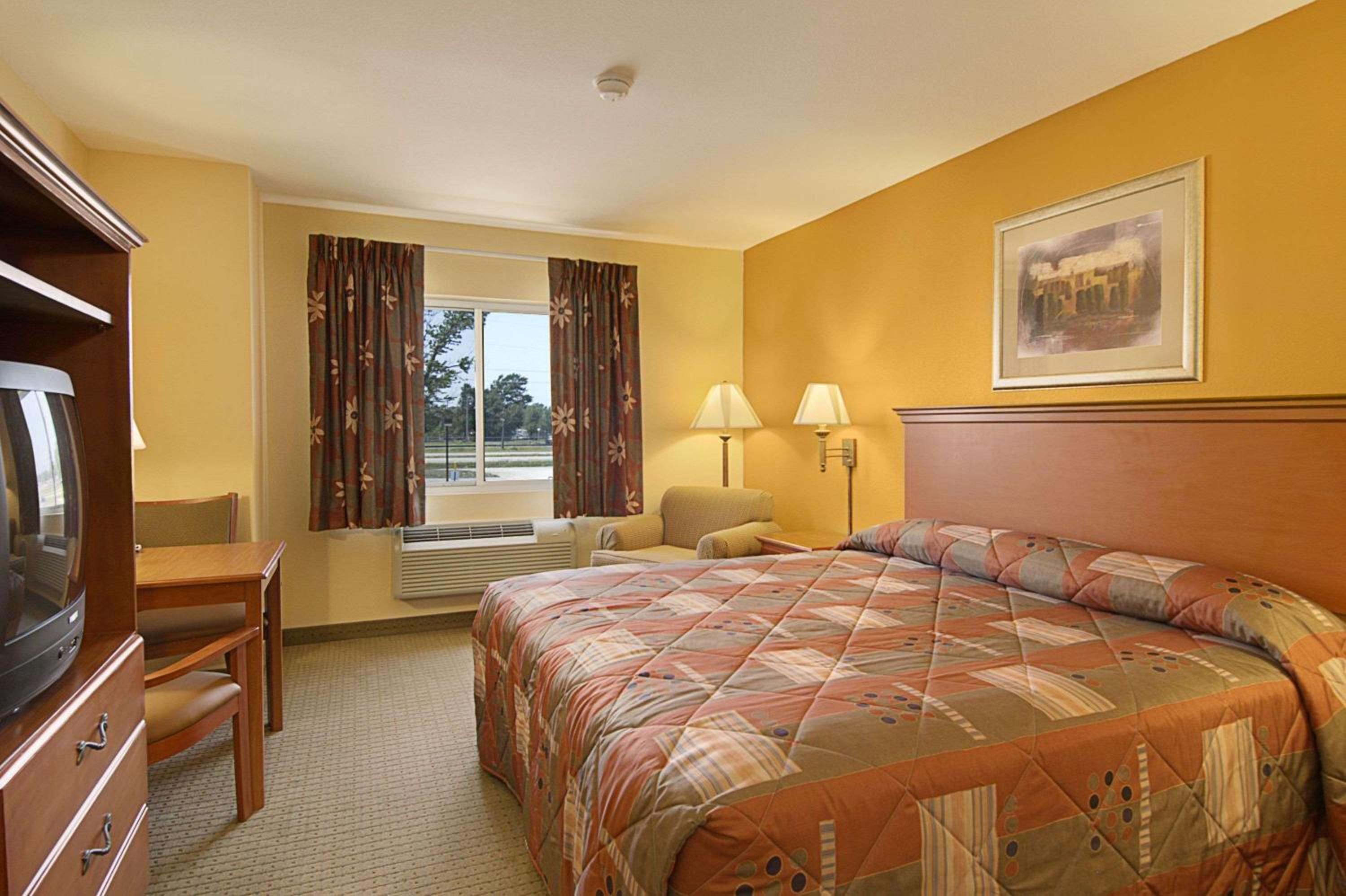 Super 8 by Wyndham Topeka at Forbes Landing view 5