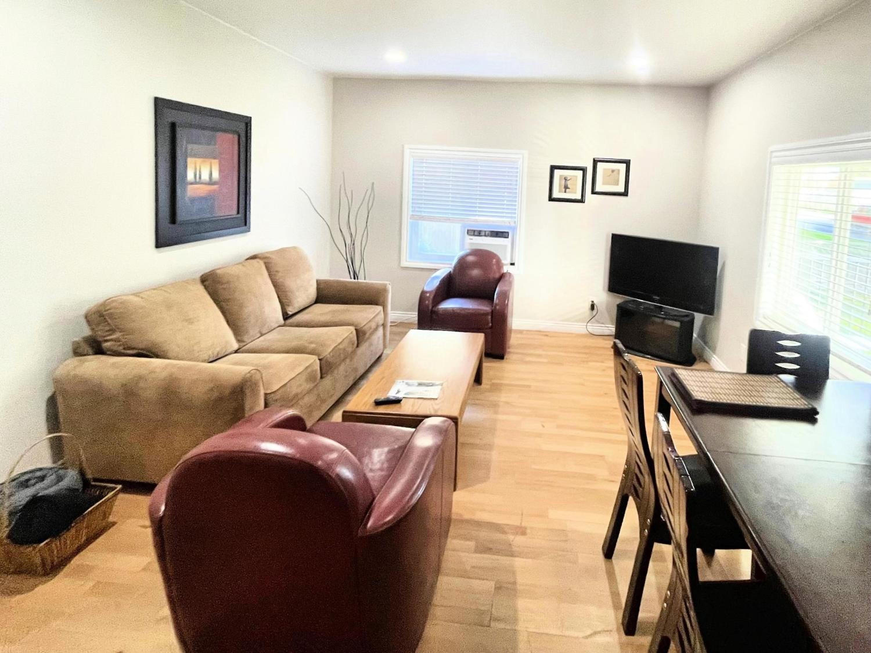 King and Queen rooms -J&J Chilliwack