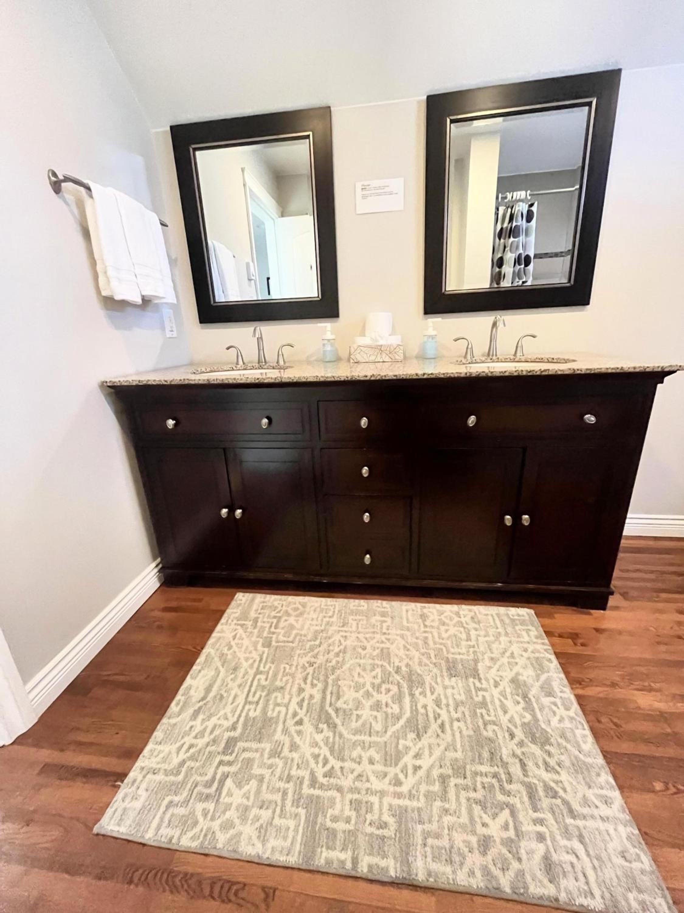 King and Queen rooms -J&J Chilliwack