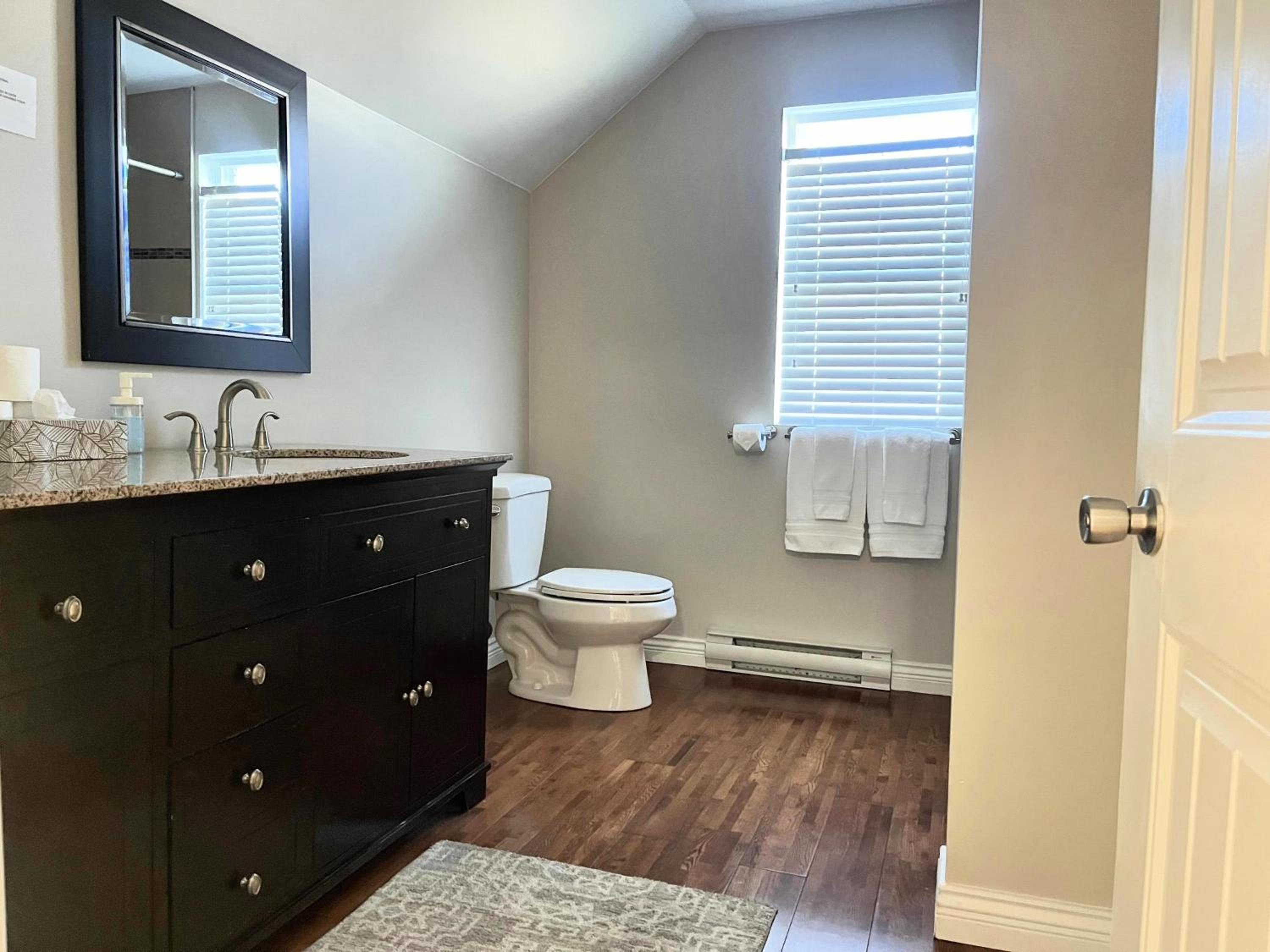 King and Queen rooms -J&J Chilliwack