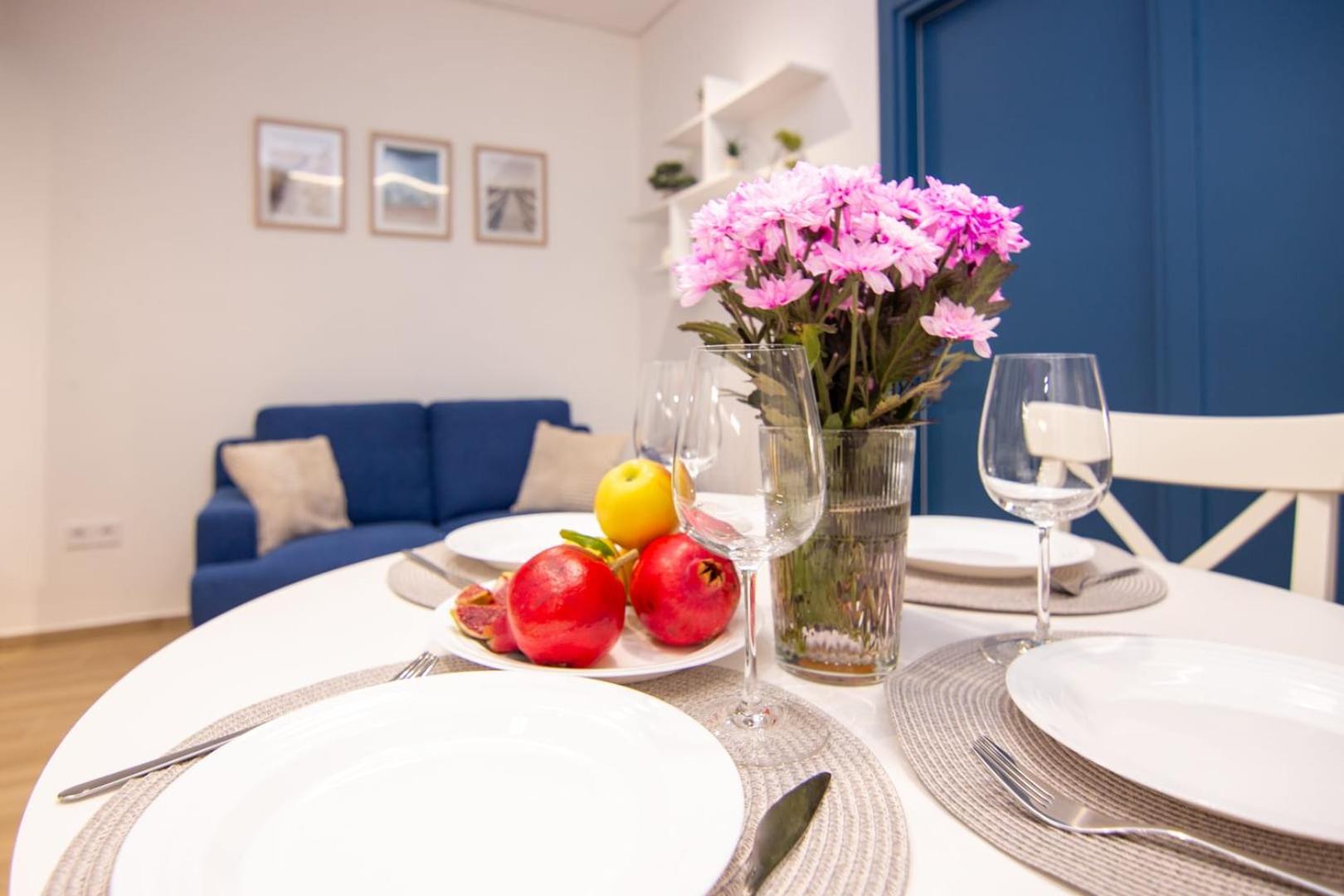 Sweet 2 bedroom apartment in Greek colors photo 4