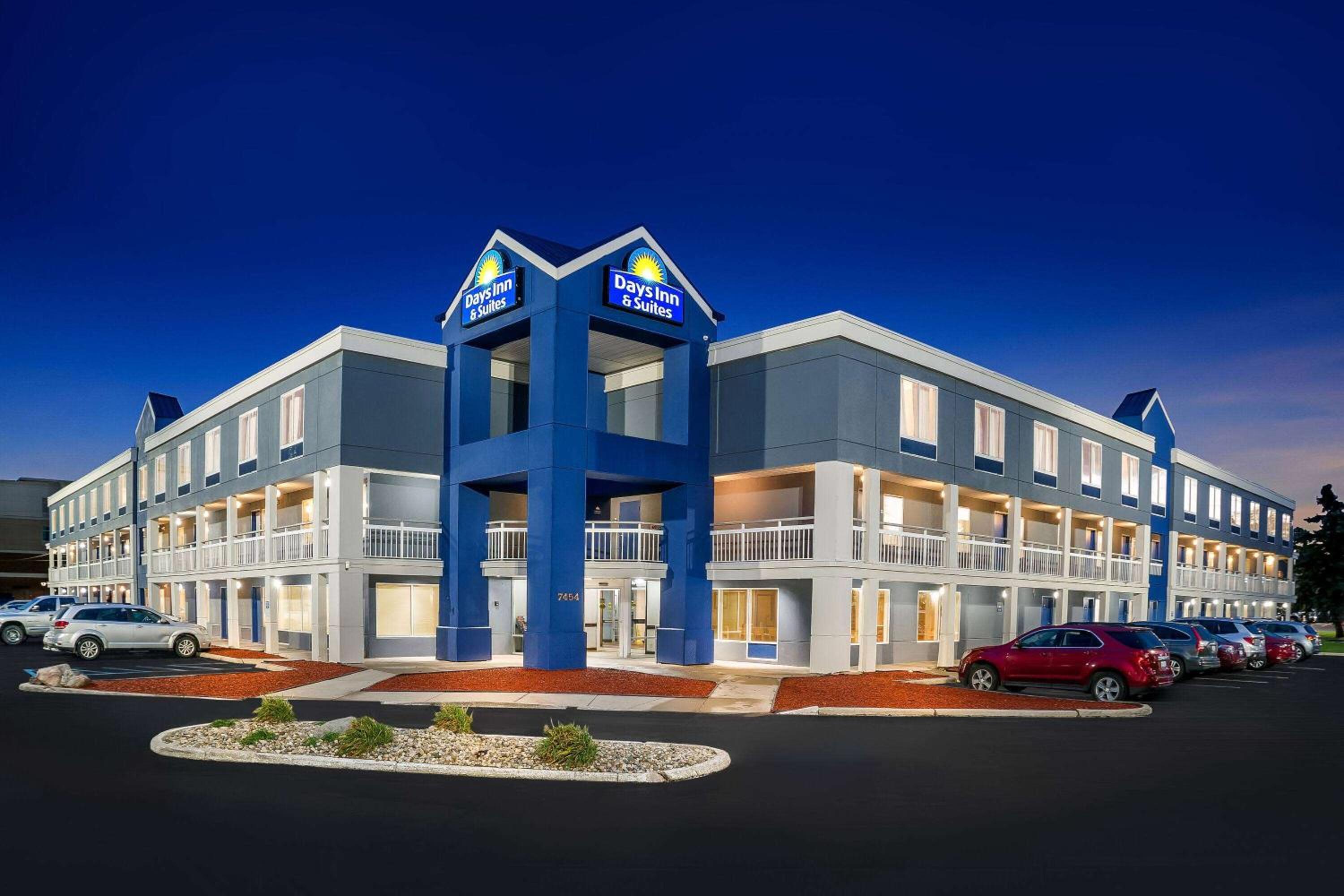 Detroit Vacations - Days Inn  Suites by Wyndham Warren - Property Image 3