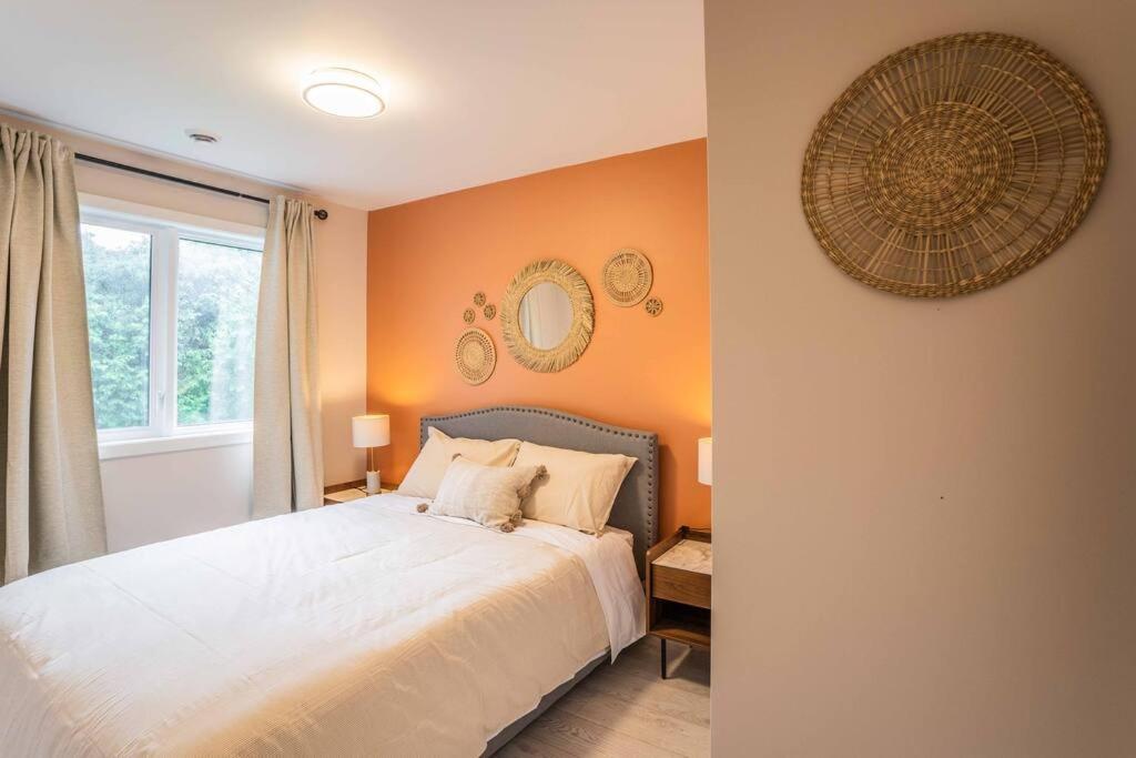 Tropical Rainforest Retreat, 3BR Oasis and Free Parking