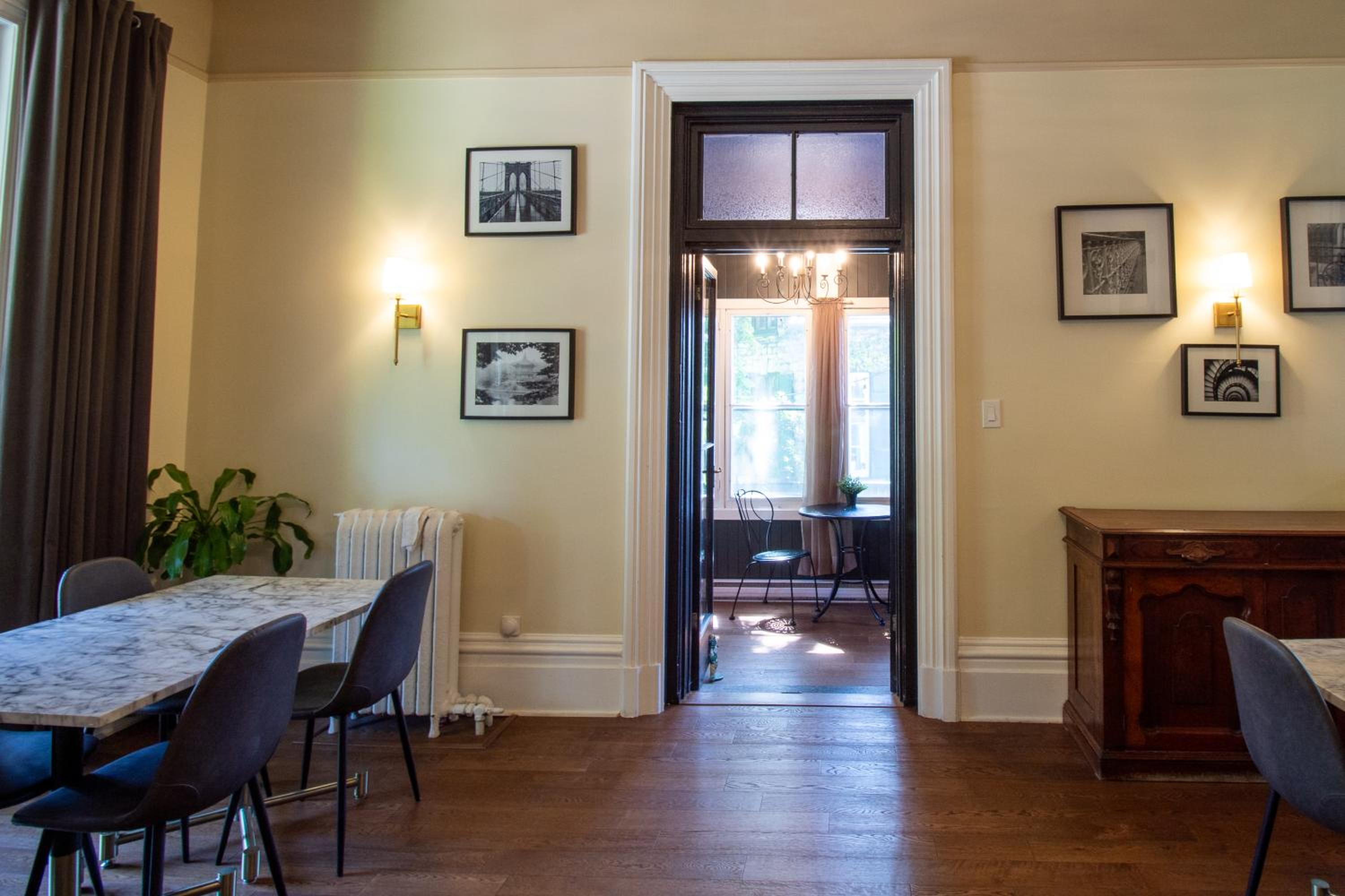 Hochelaga Inn