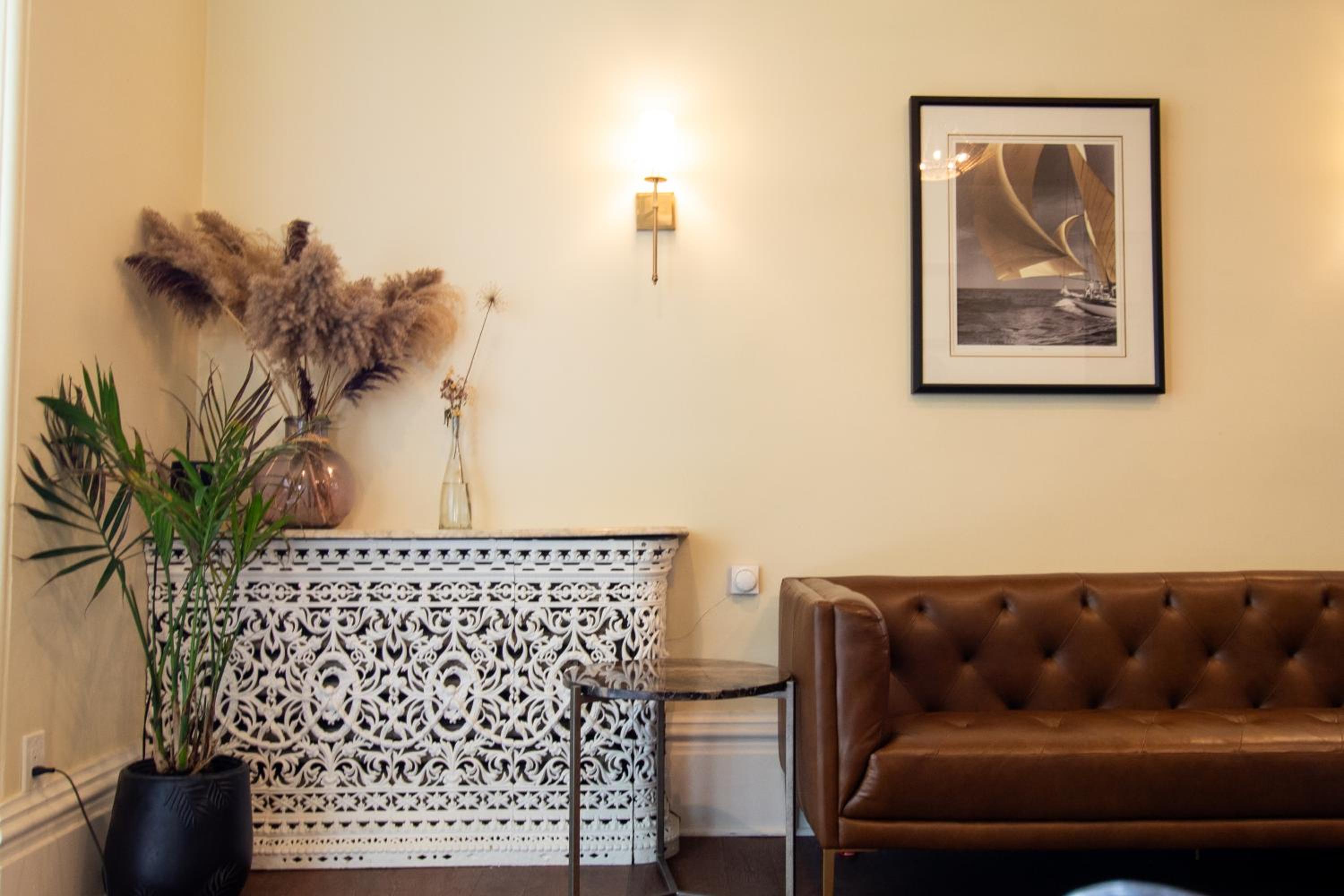 Hochelaga Inn