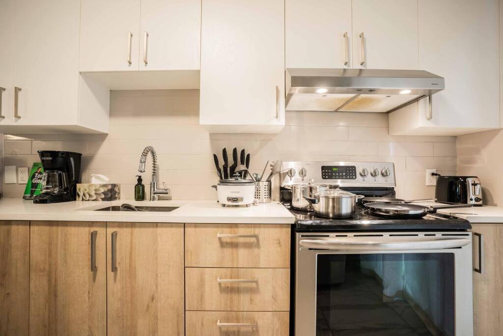 Tropical Rainforest Retreat, 3BR Oasis and Free Parking