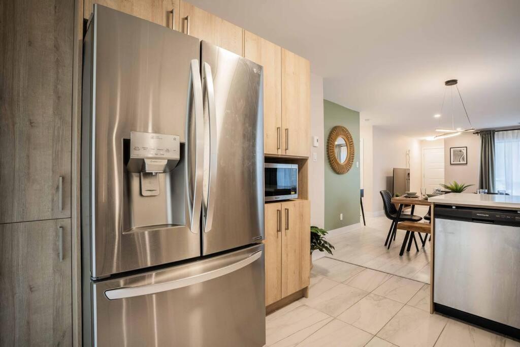 Tropical Rainforest Retreat, 3BR Oasis and Free Parking