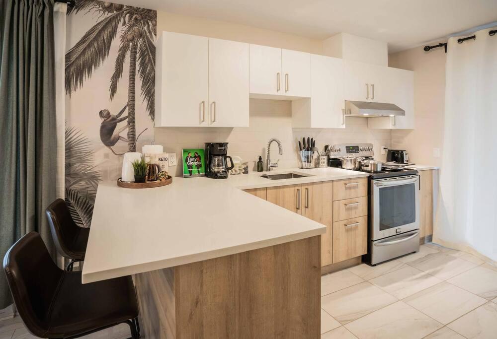Tropical Rainforest Retreat, 3BR Oasis and Free Parking