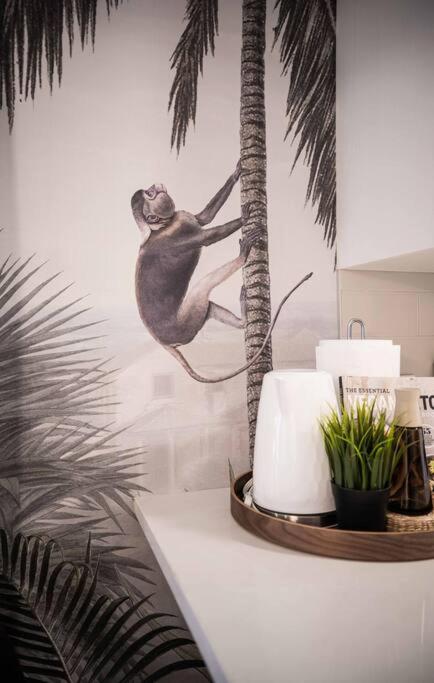 Tropical Rainforest Retreat, 3BR Oasis and Free Parking