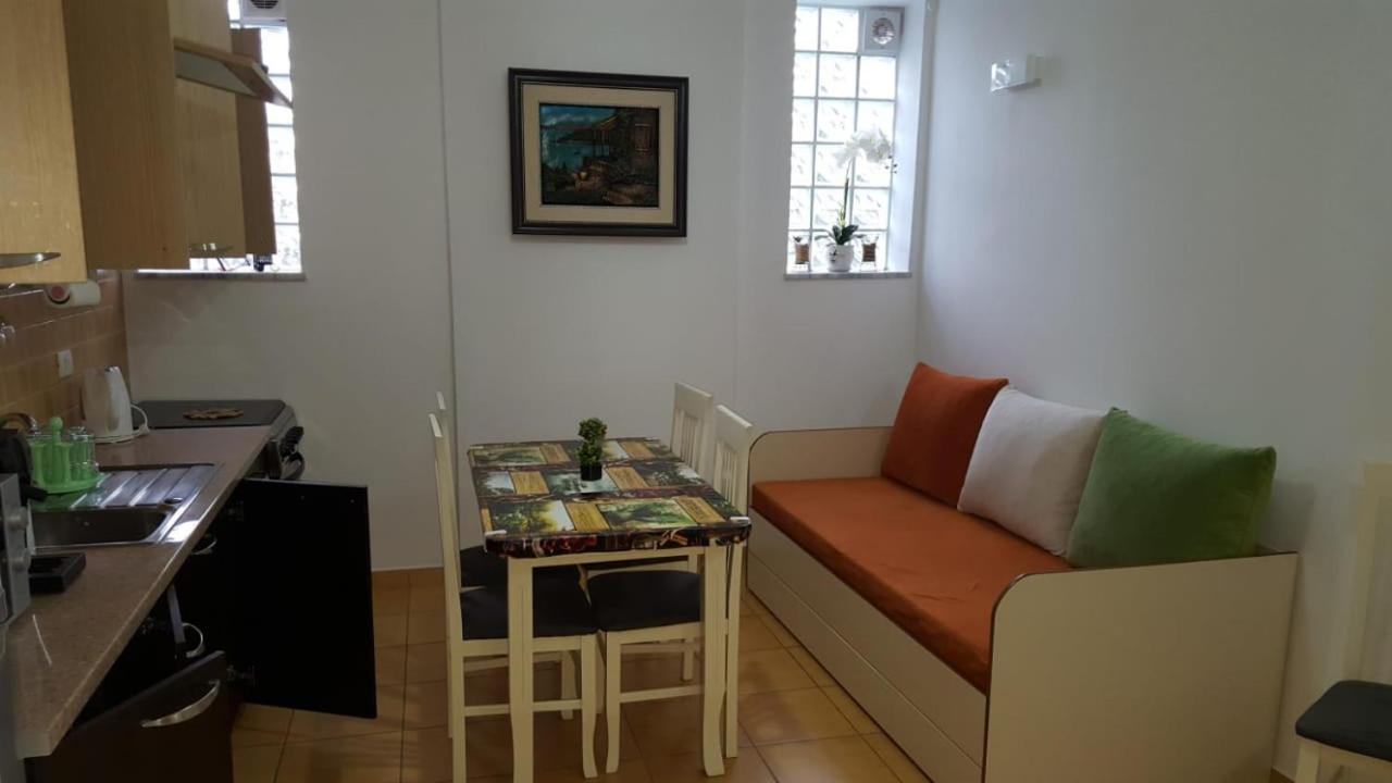Tonis Apartment