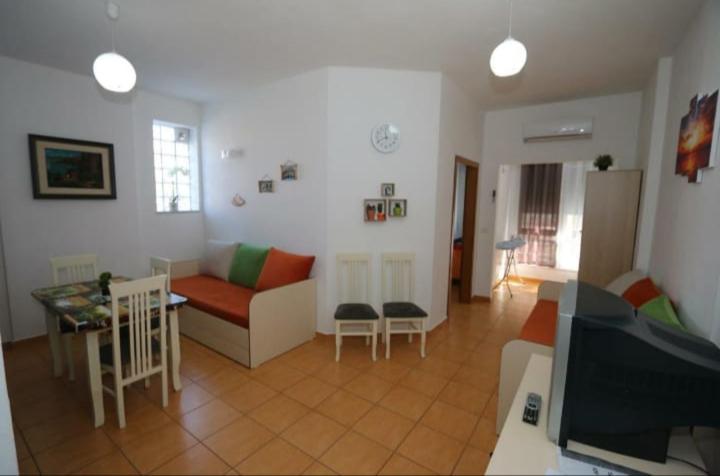 Tonis Apartment