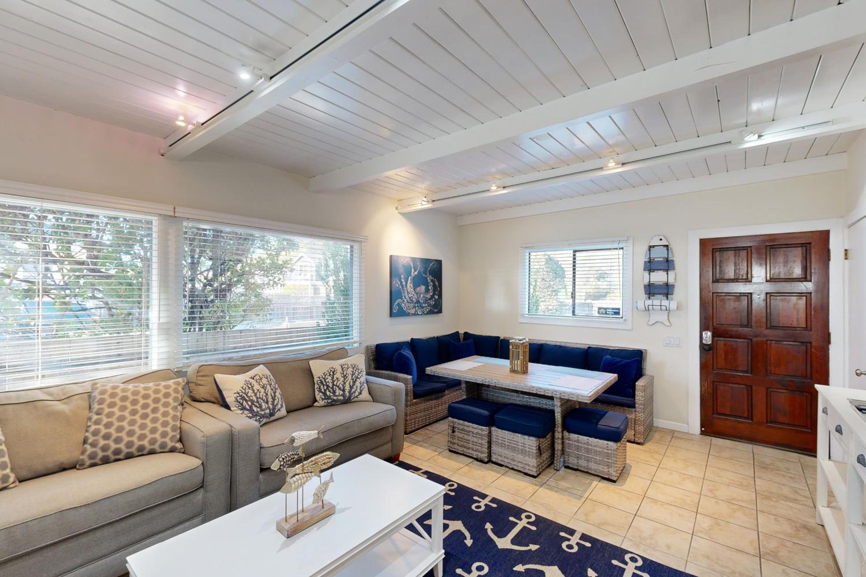 Stroll to Shore Stinson Beach Gem with Hot Tub