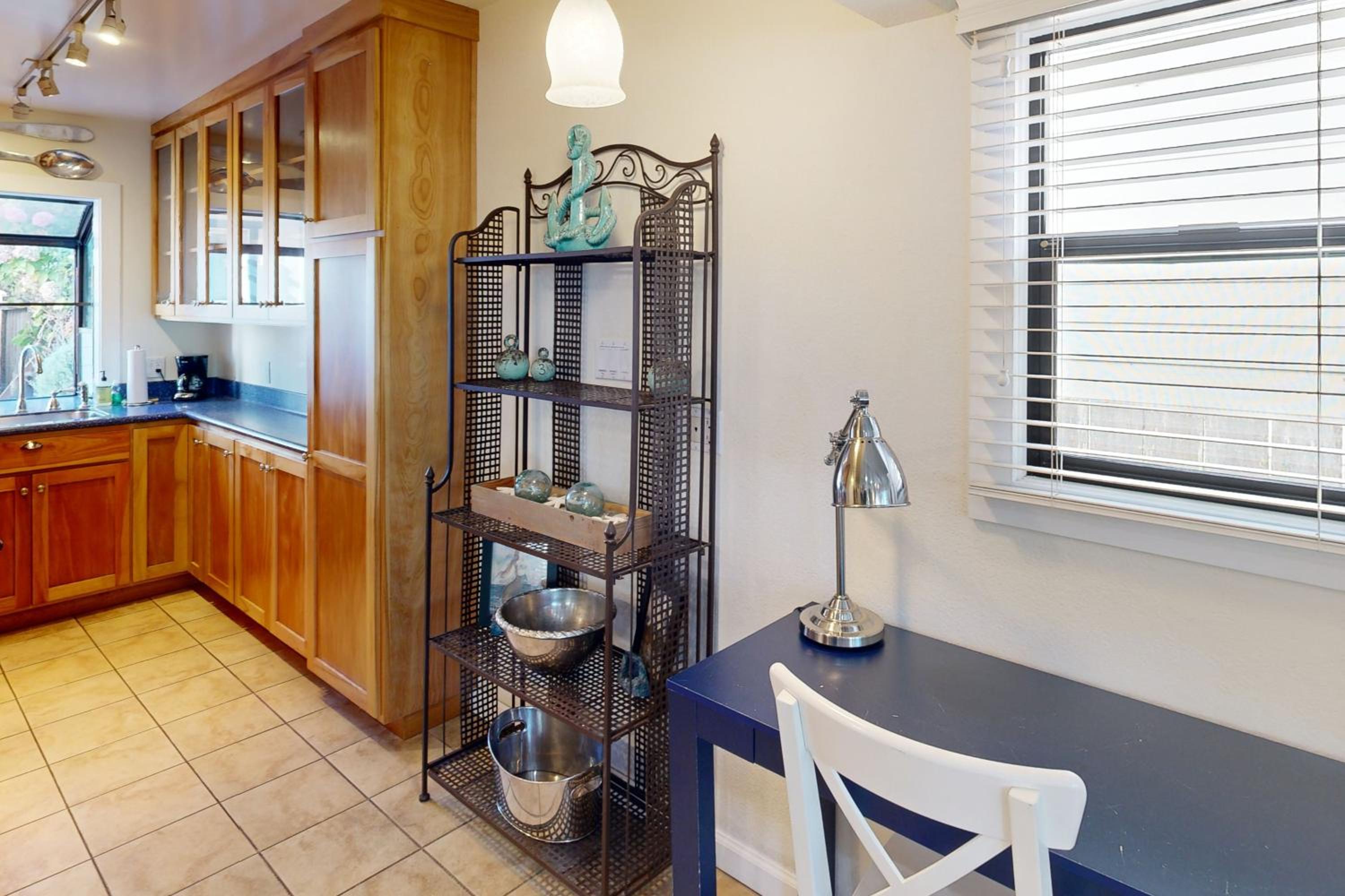 Stroll to Shore Stinson Beach Gem with Hot Tub