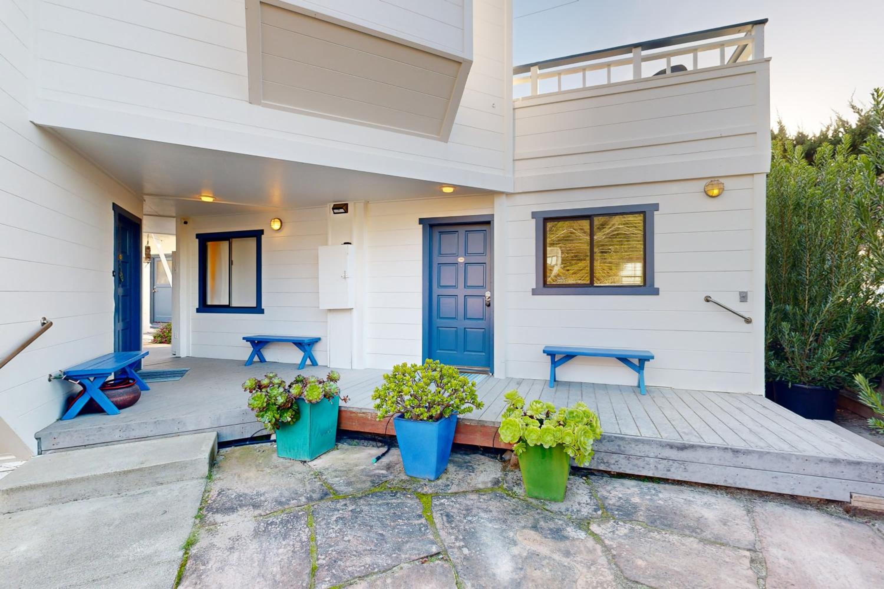 Stroll to Shore Stinson Beach Gem with Hot Tub