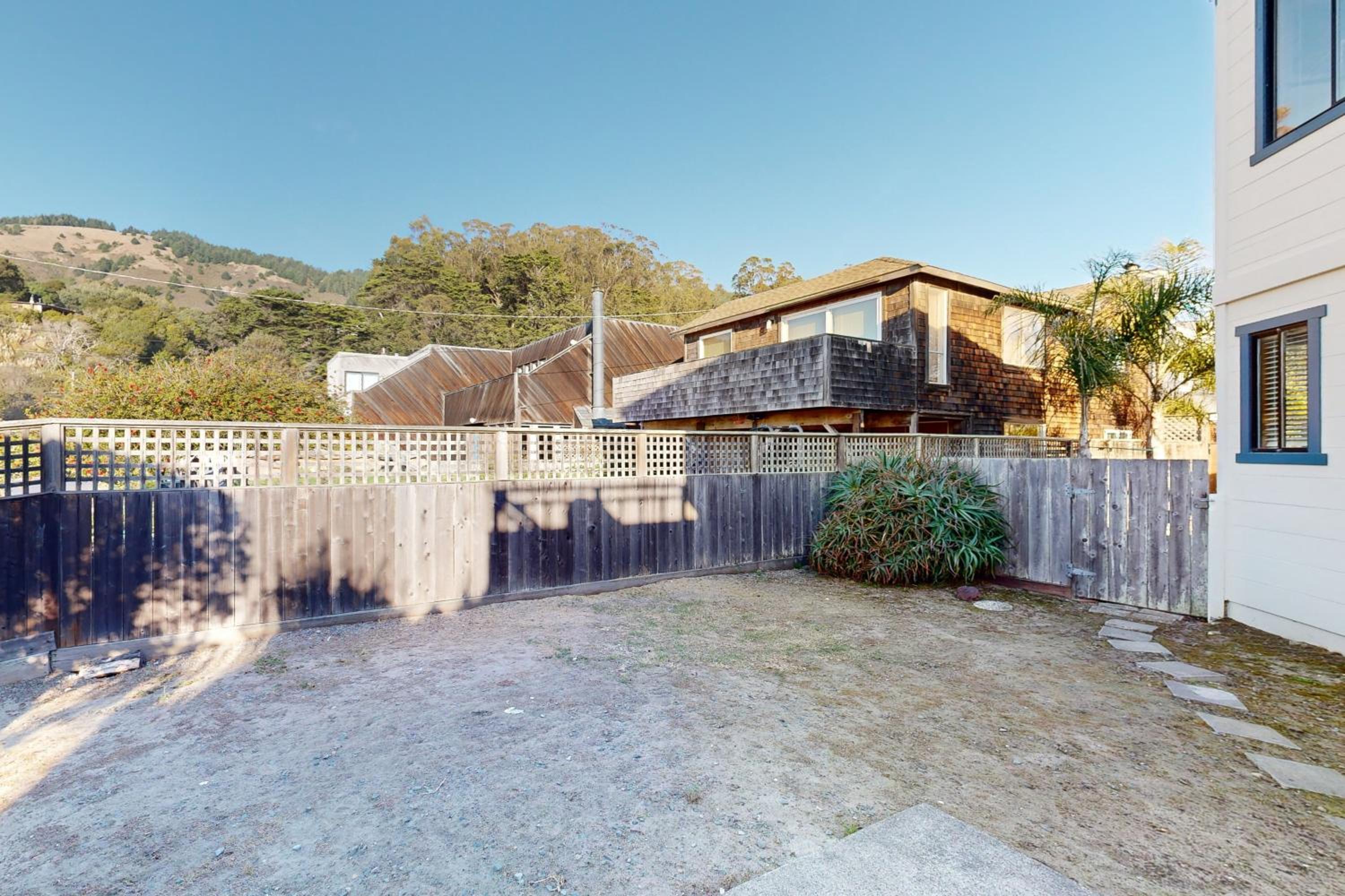 Stroll to Shore Stinson Beach Gem with Hot Tub