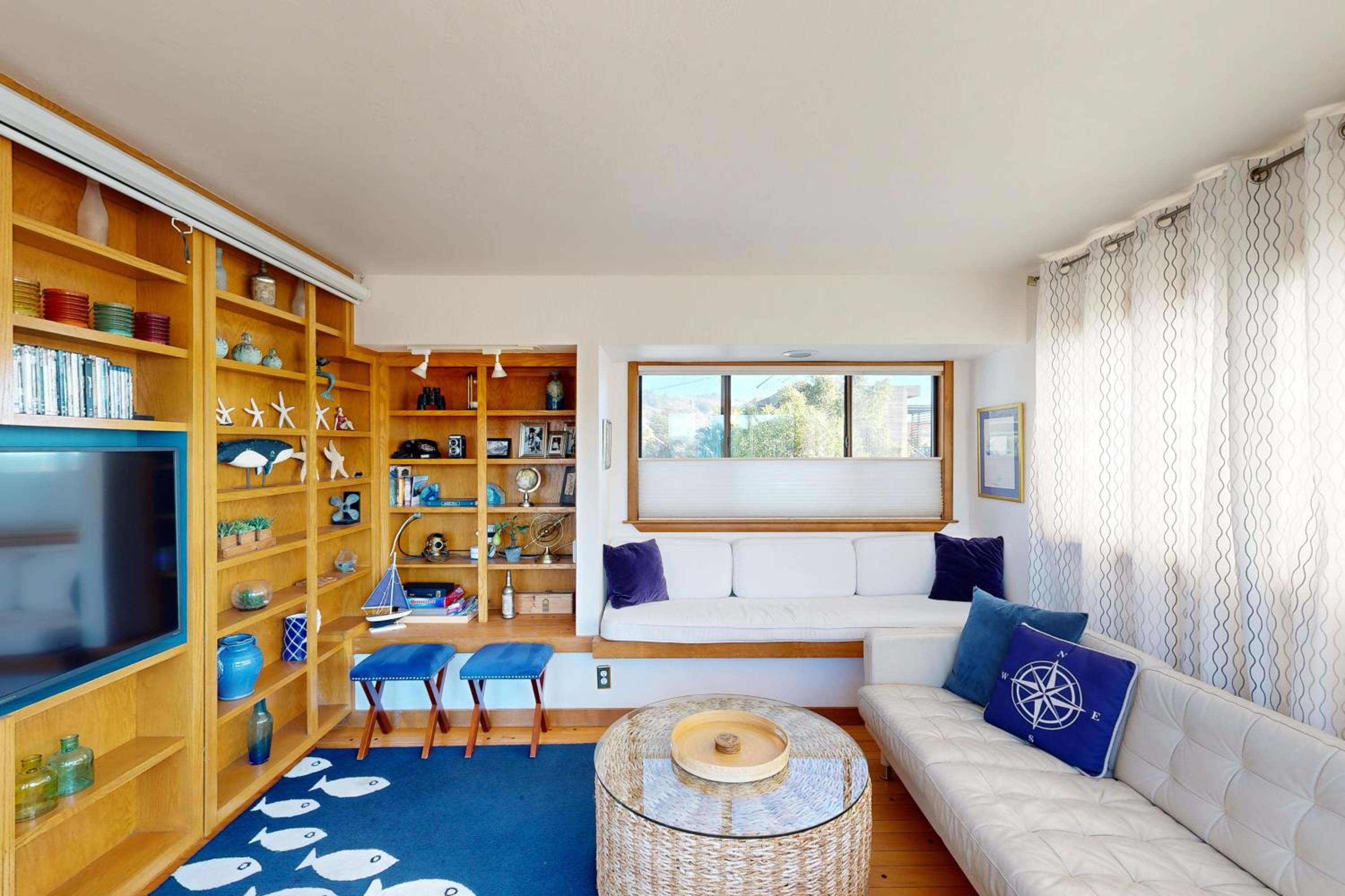 Stroll to Shore Stinson Beach Gem with Hot Tub