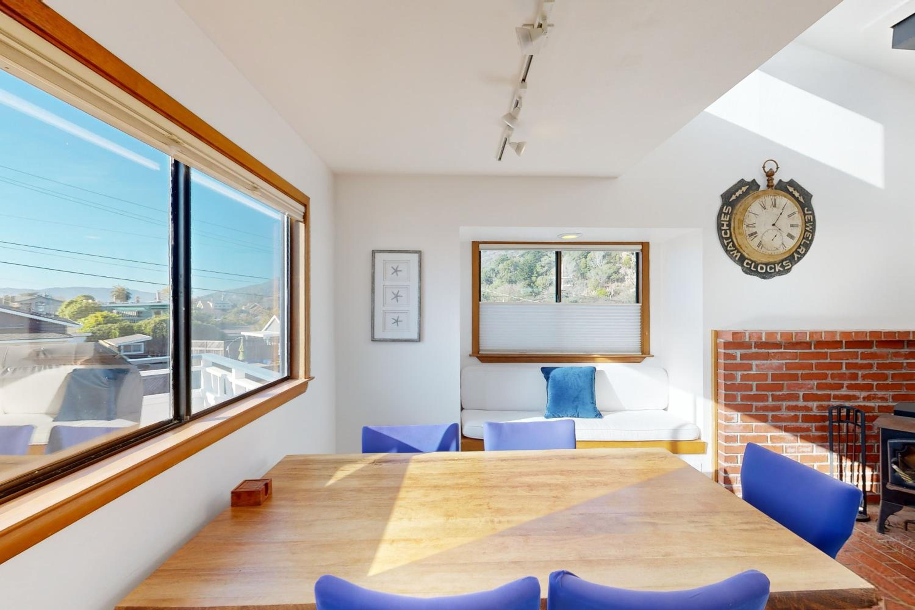 Stroll to Shore Stinson Beach Gem with Hot Tub