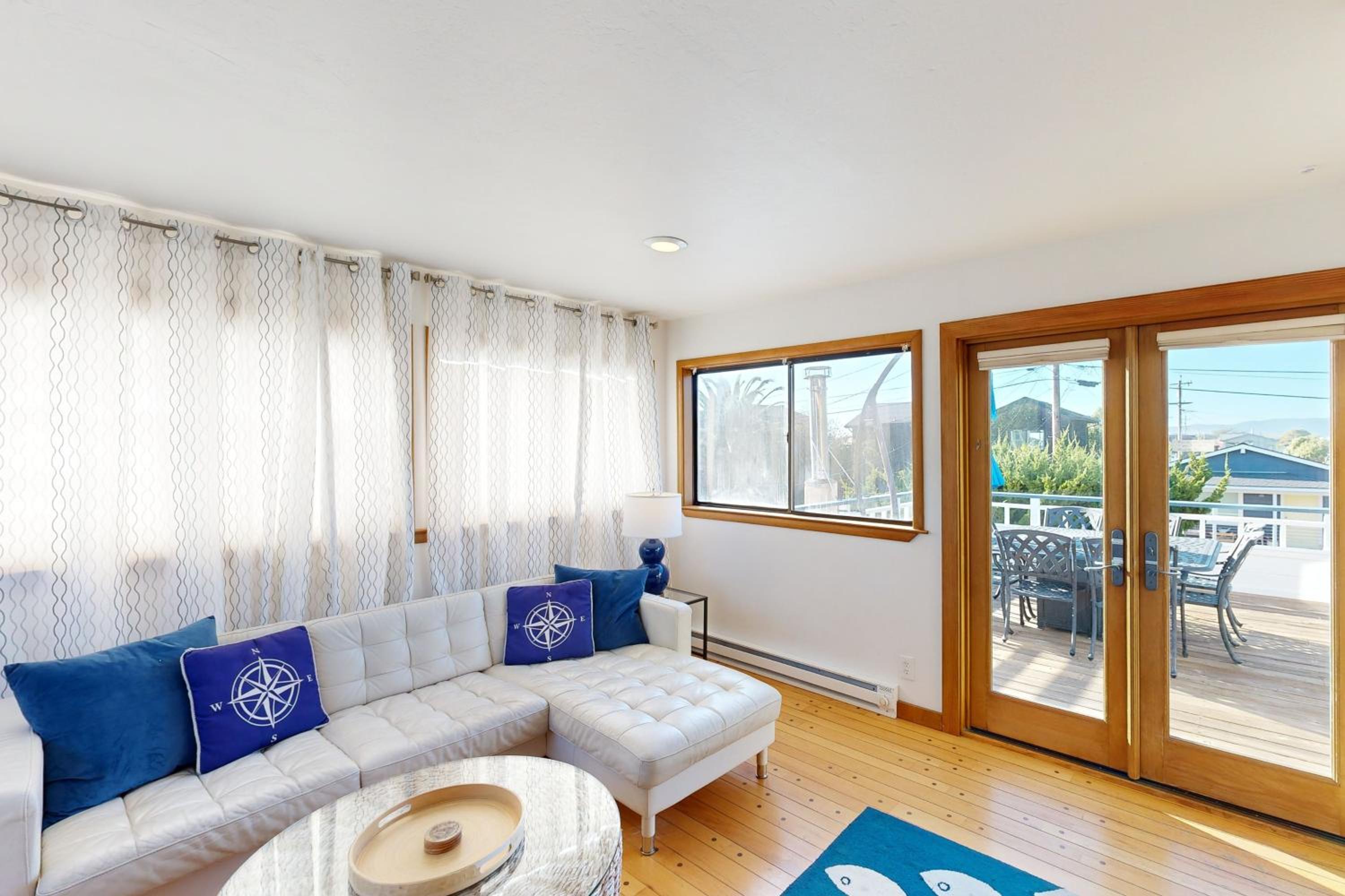 Stroll to Shore Stinson Beach Gem with Hot Tub