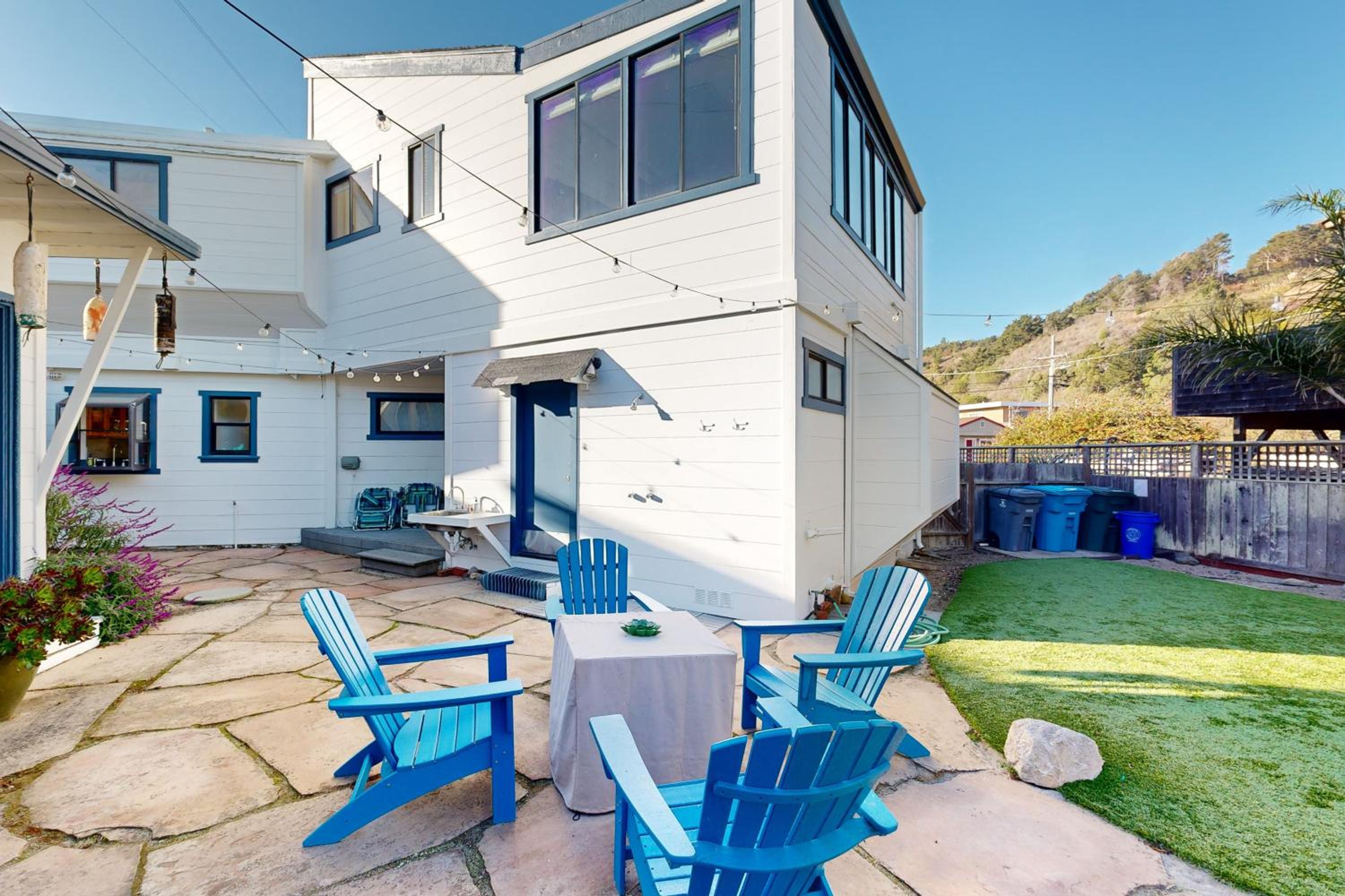 Stroll to Shore Stinson Beach Gem with Hot Tub