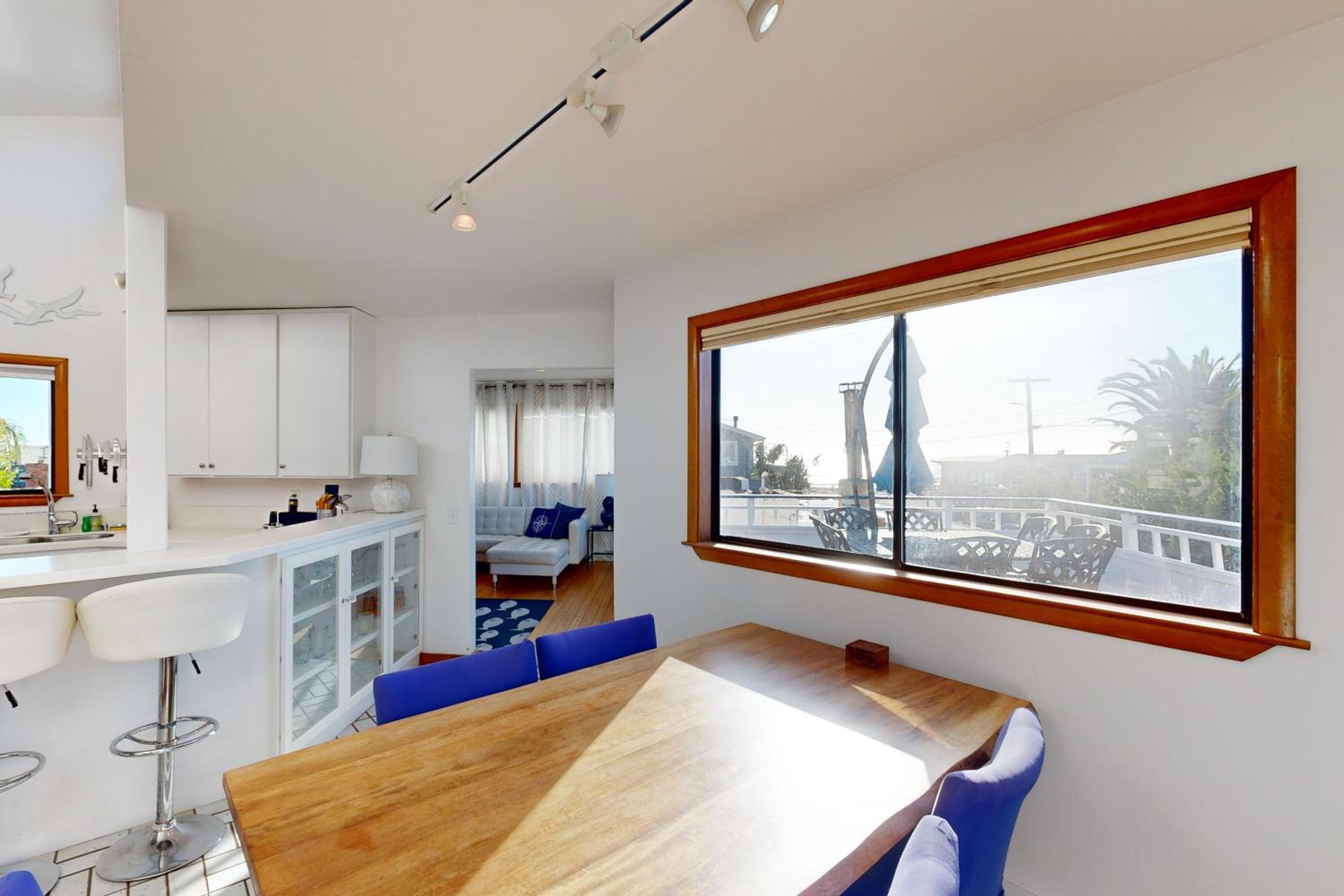 Stroll to Shore Stinson Beach Gem with Hot Tub